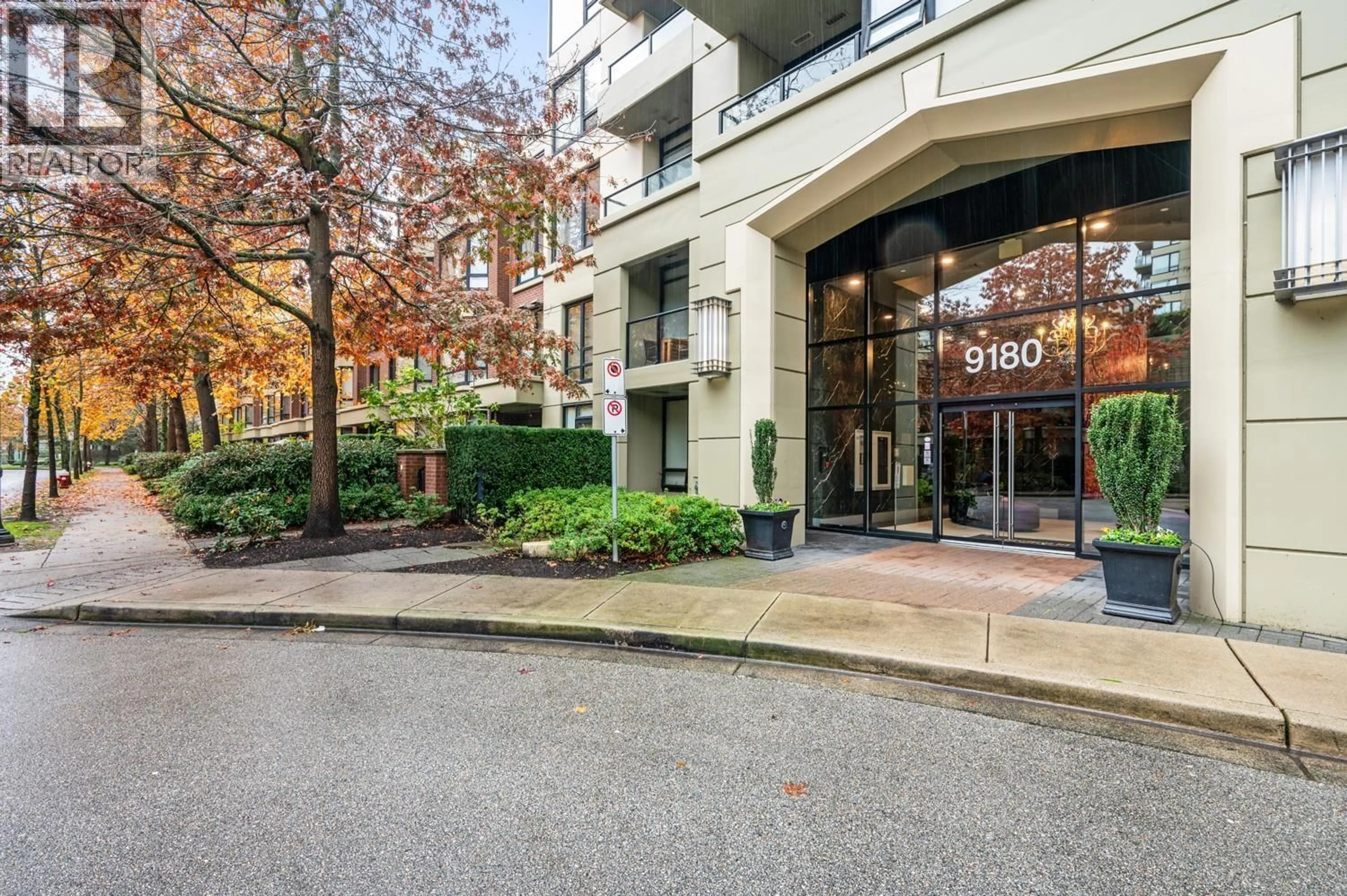 Indoor foyer for 605 - 9180 HEMLOCK DRIVE, Richmond British Columbia V6Y4J5