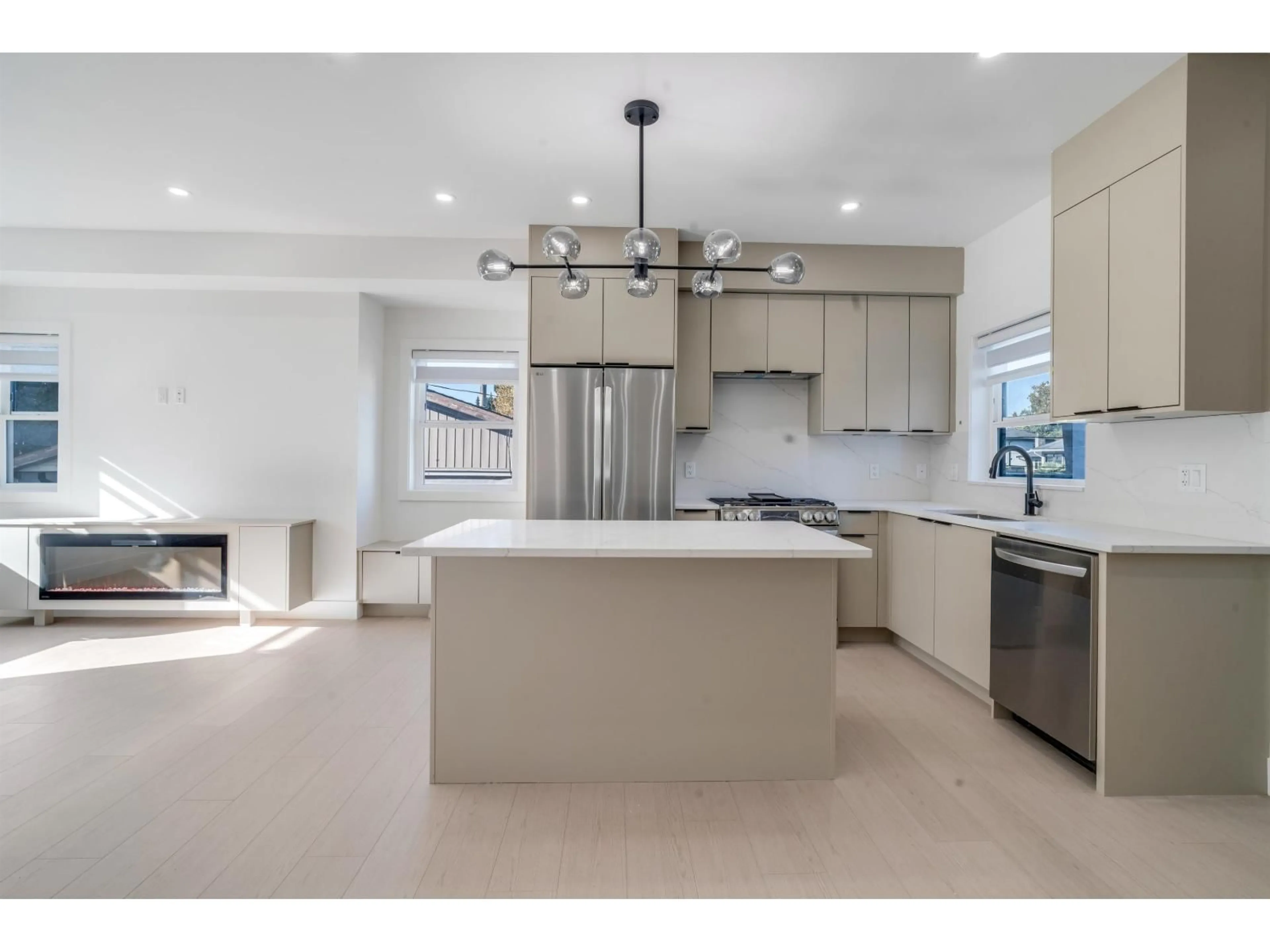 Open concept kitchen, ceramic/tile floor for 22 - 8335 115 STREET, Delta British Columbia V4C5N6