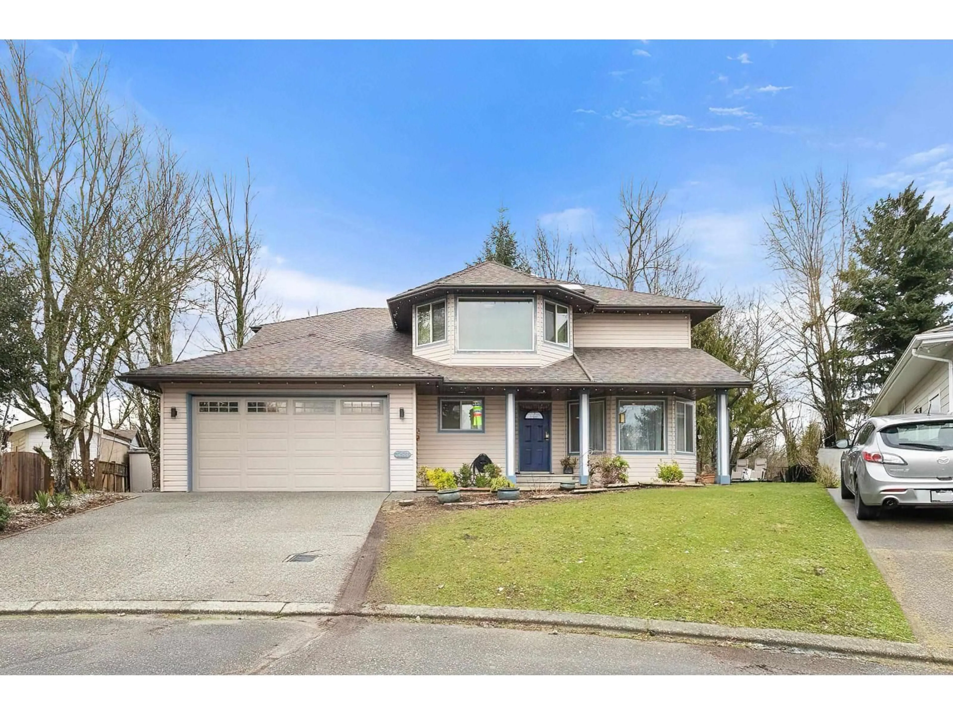 Home with vinyl exterior material, street for 32507 QUALICUM PLACE PLACE, Abbotsford British Columbia V2T5A6