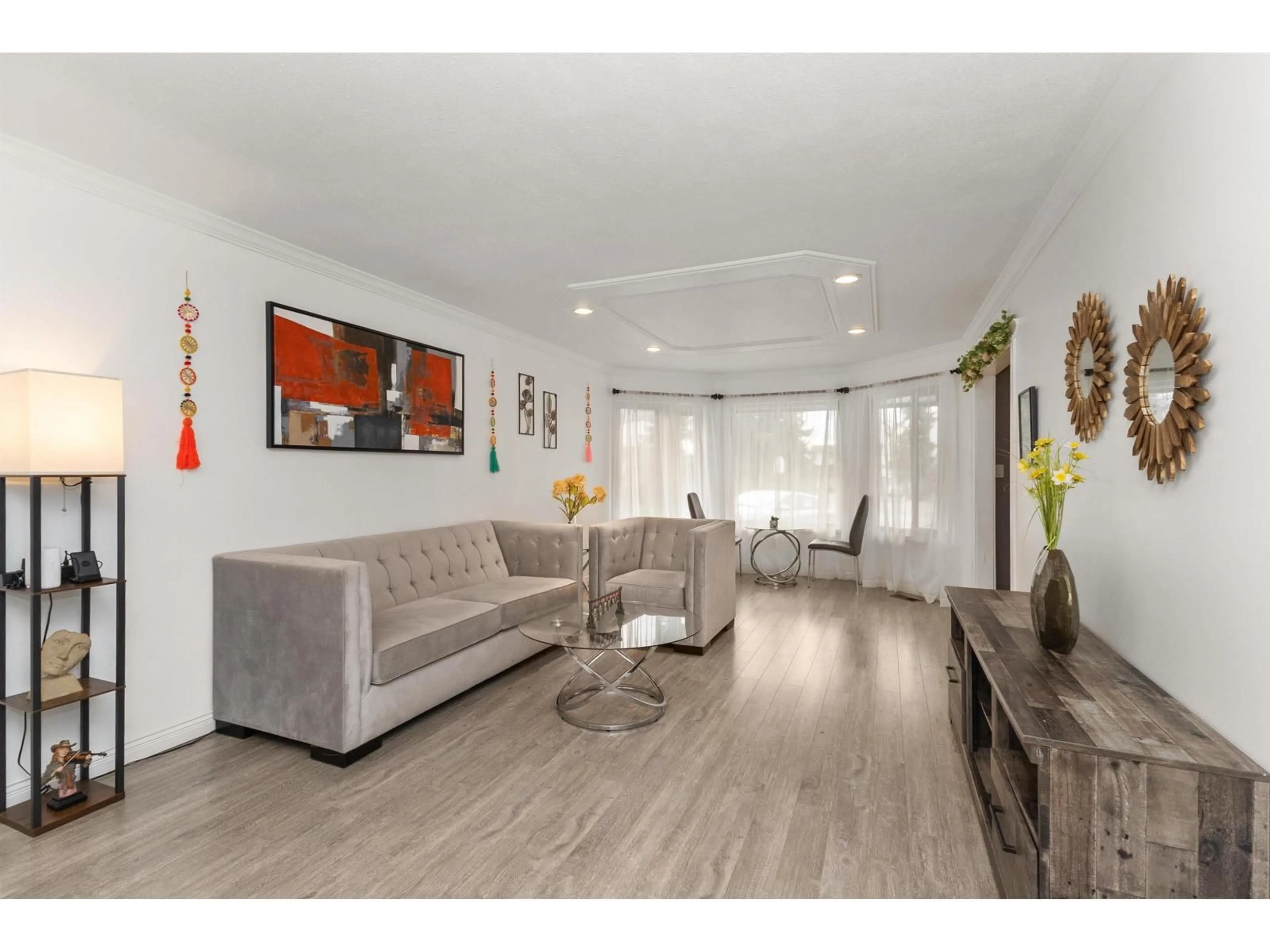 Living room with furniture, wood/laminate floor for 32507 QUALICUM PLACE PLACE, Abbotsford British Columbia V2T5A6