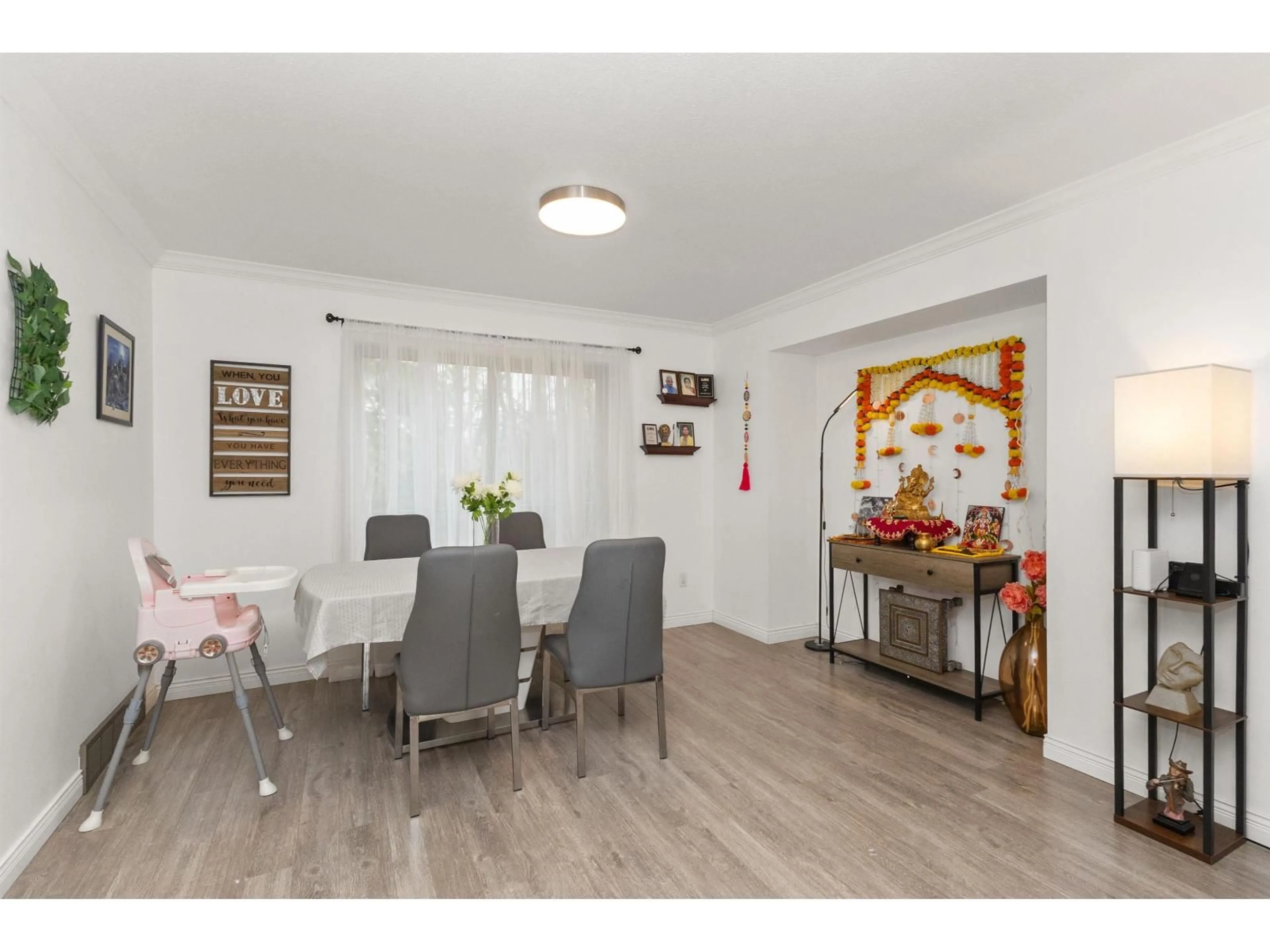 Dining room, wood/laminate floor for 32507 QUALICUM PLACE PLACE, Abbotsford British Columbia V2T5A6