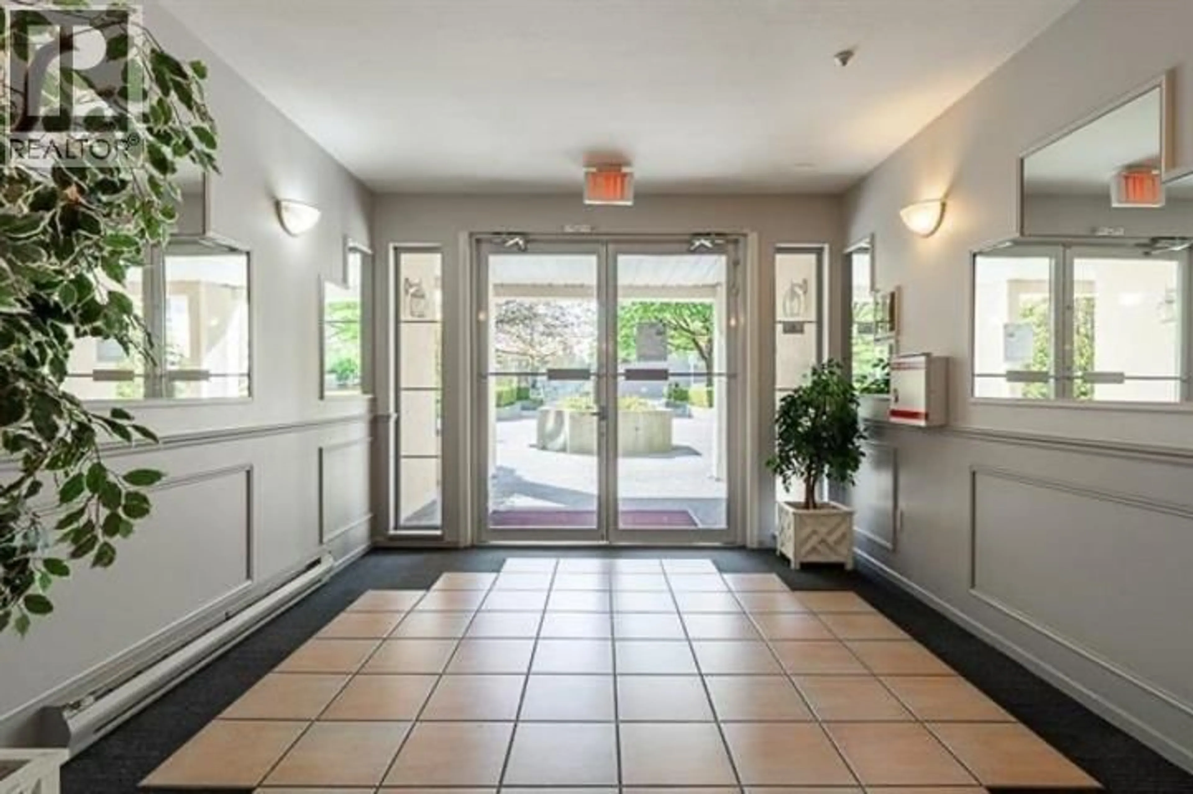 Indoor foyer for 308 - 295 SCHOOLHOUSE STREET, Coquitlam British Columbia V3K6X5