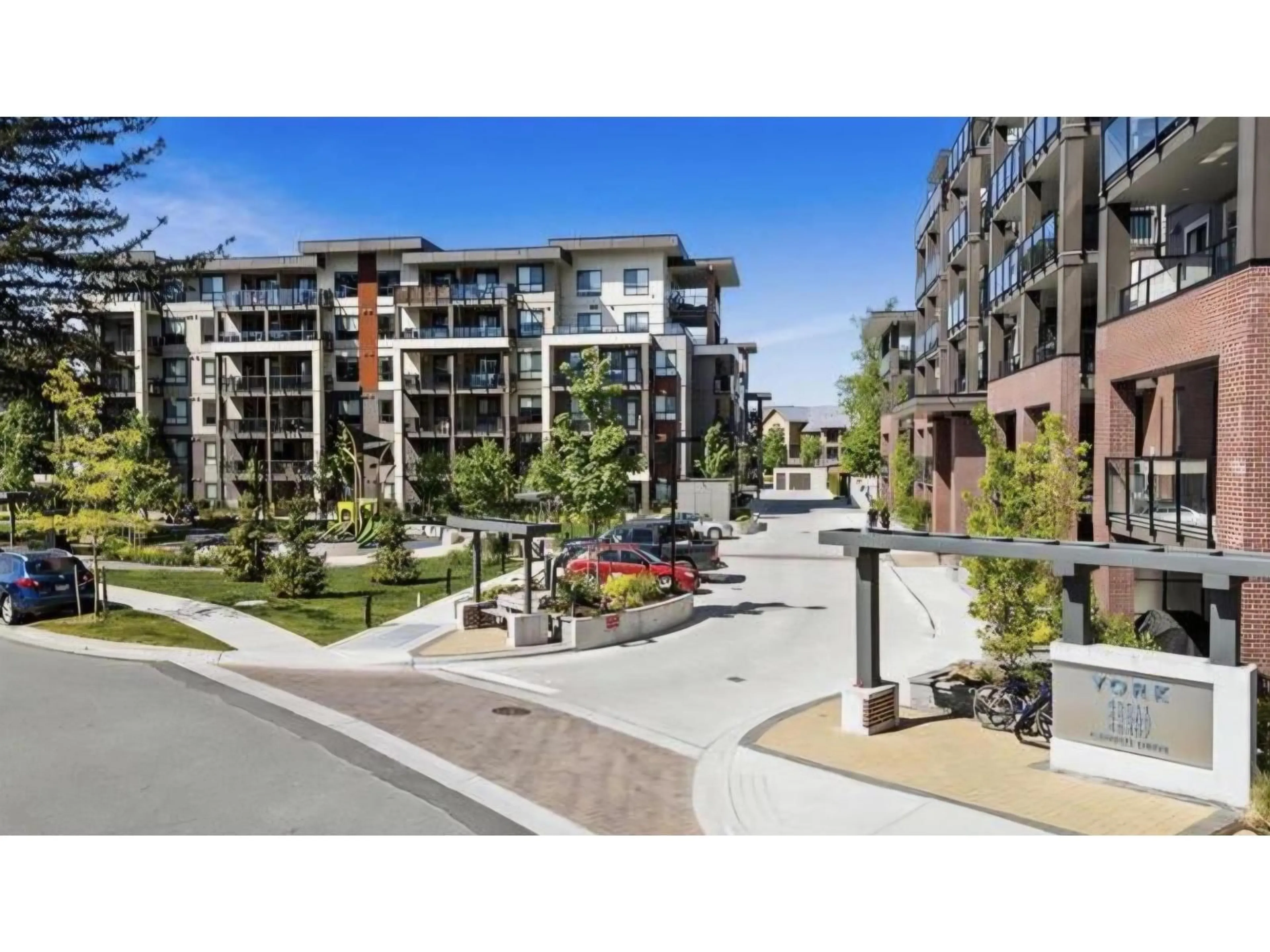 A pic from outside/outdoor area/front of a property/back of a property/a pic from drone, street for 210 - 45505 CAMPUS DRIVE, Chilliwack British Columbia V2R6L2