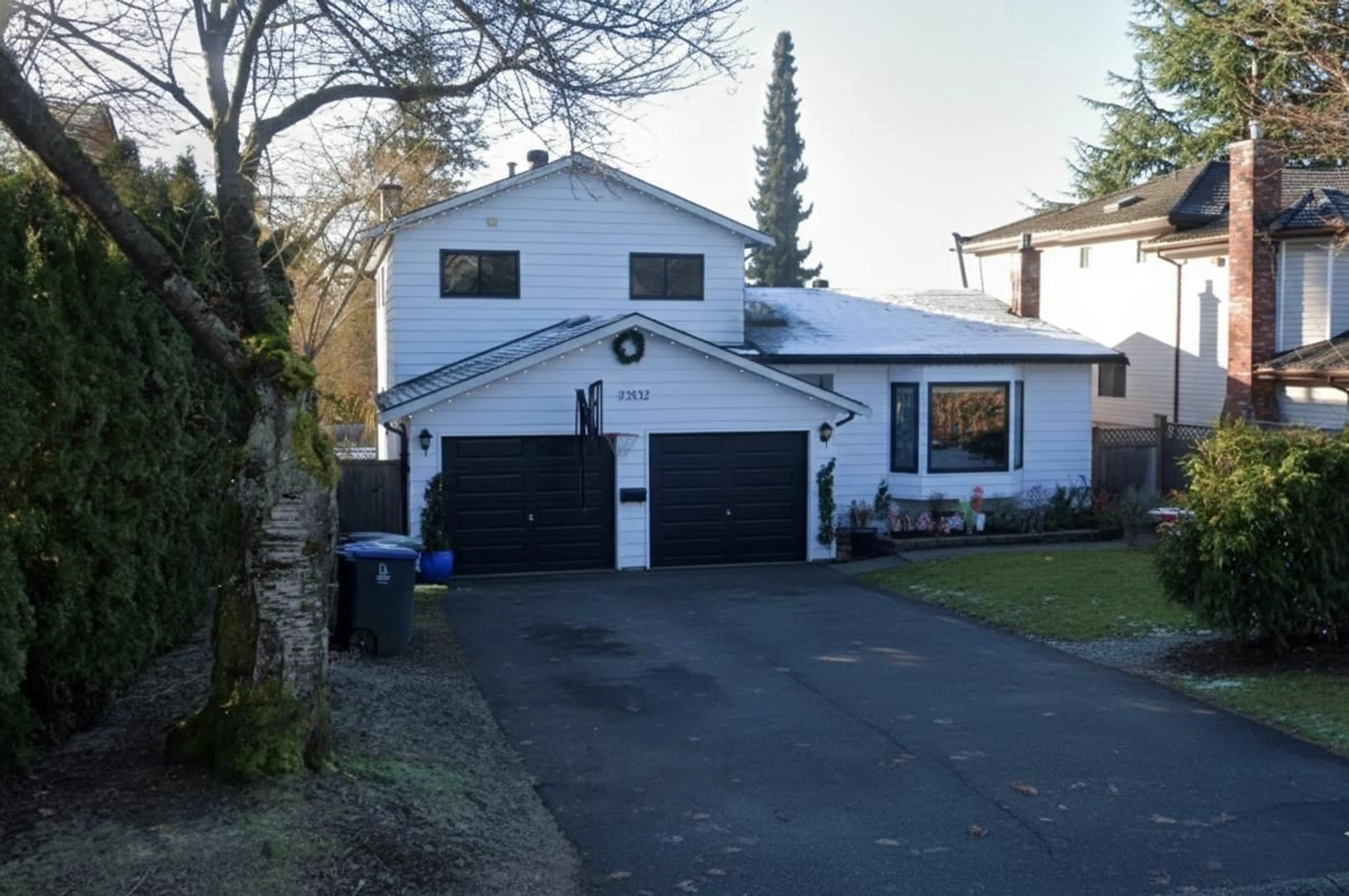 A pic from outside/outdoor area/front of a property/back of a property/a pic from drone, street for 15032 SPENSER DRIVE, Surrey British Columbia V3S5Z7