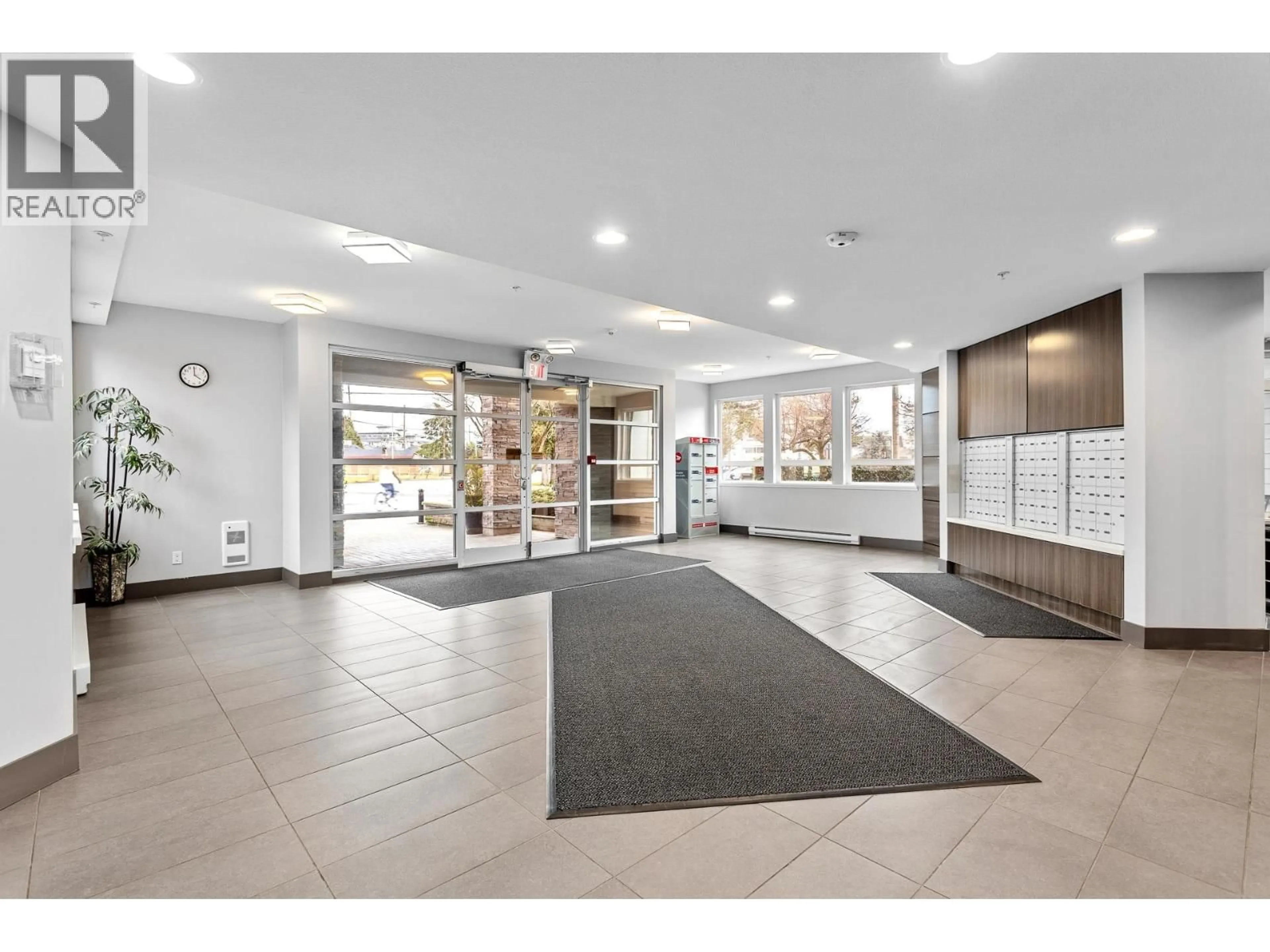 Indoor foyer for 315 - 12075 EDGE STREET, Maple Ridge British Columbia V2X9E6