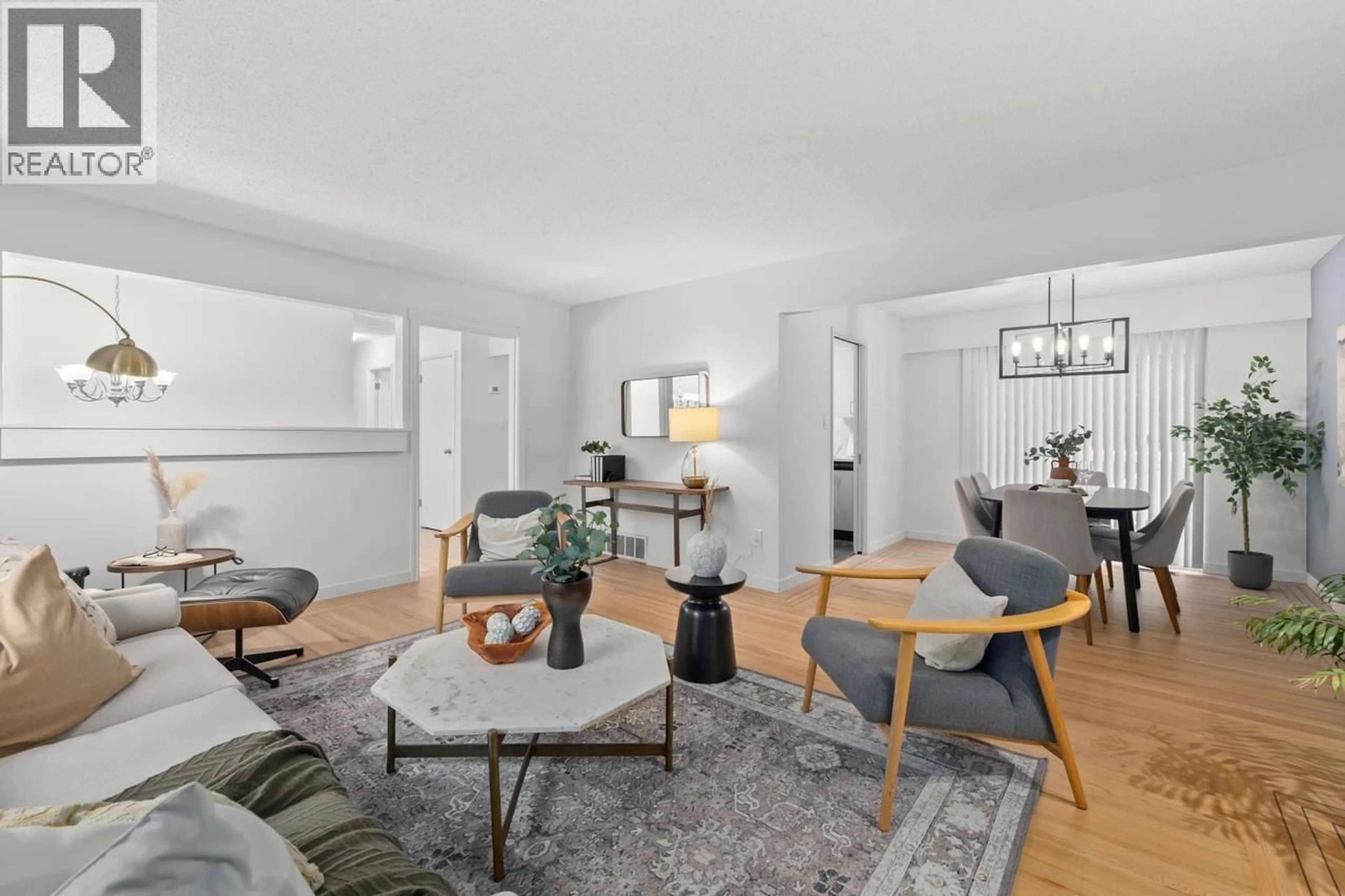 Living room with furniture, unknown for 3878 ROYAL OAK AVENUE, Burnaby British Columbia V5G3M2