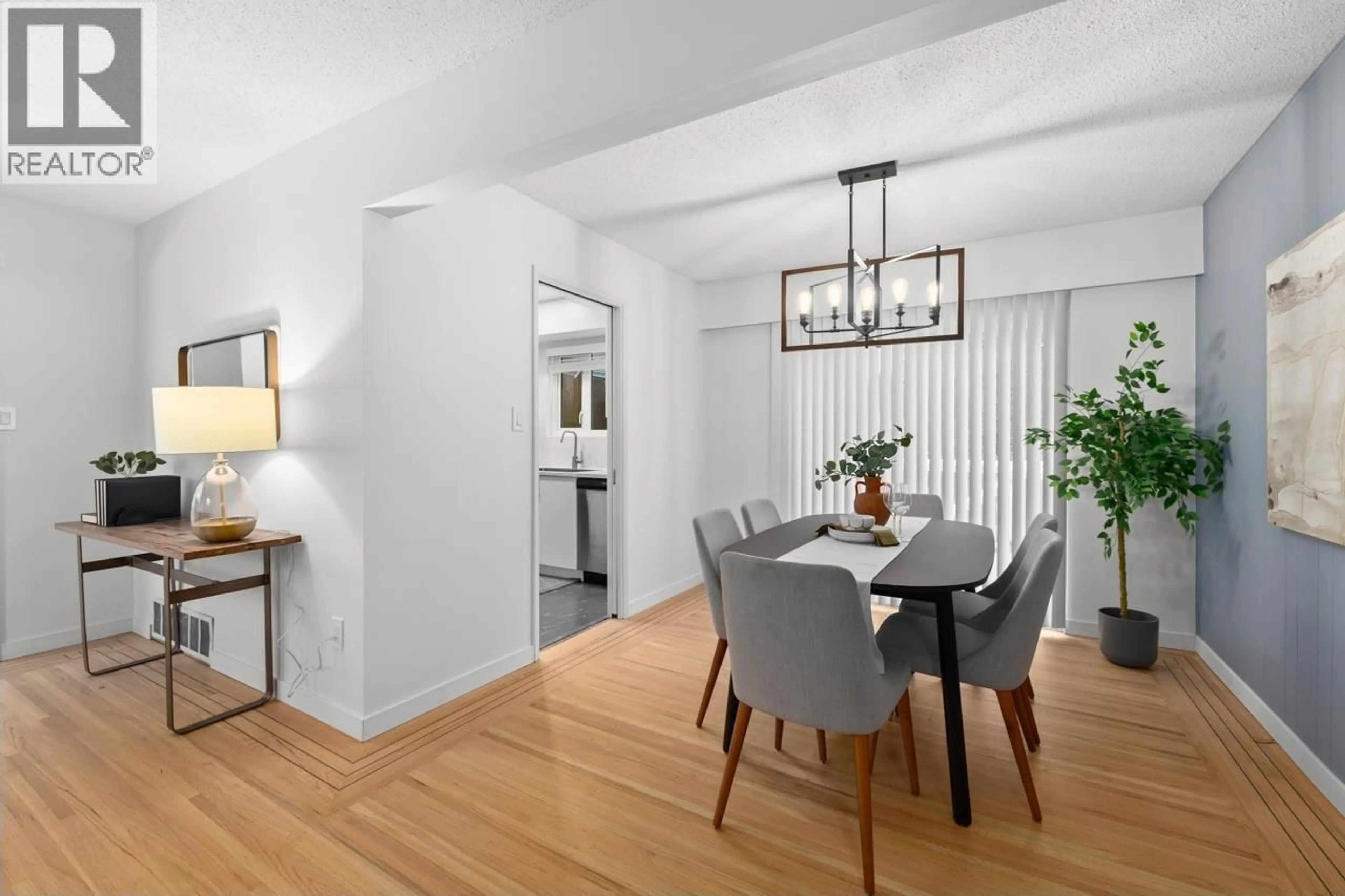 Dining room, wood/laminate floor for 3878 ROYAL OAK AVENUE, Burnaby British Columbia V5G3M2