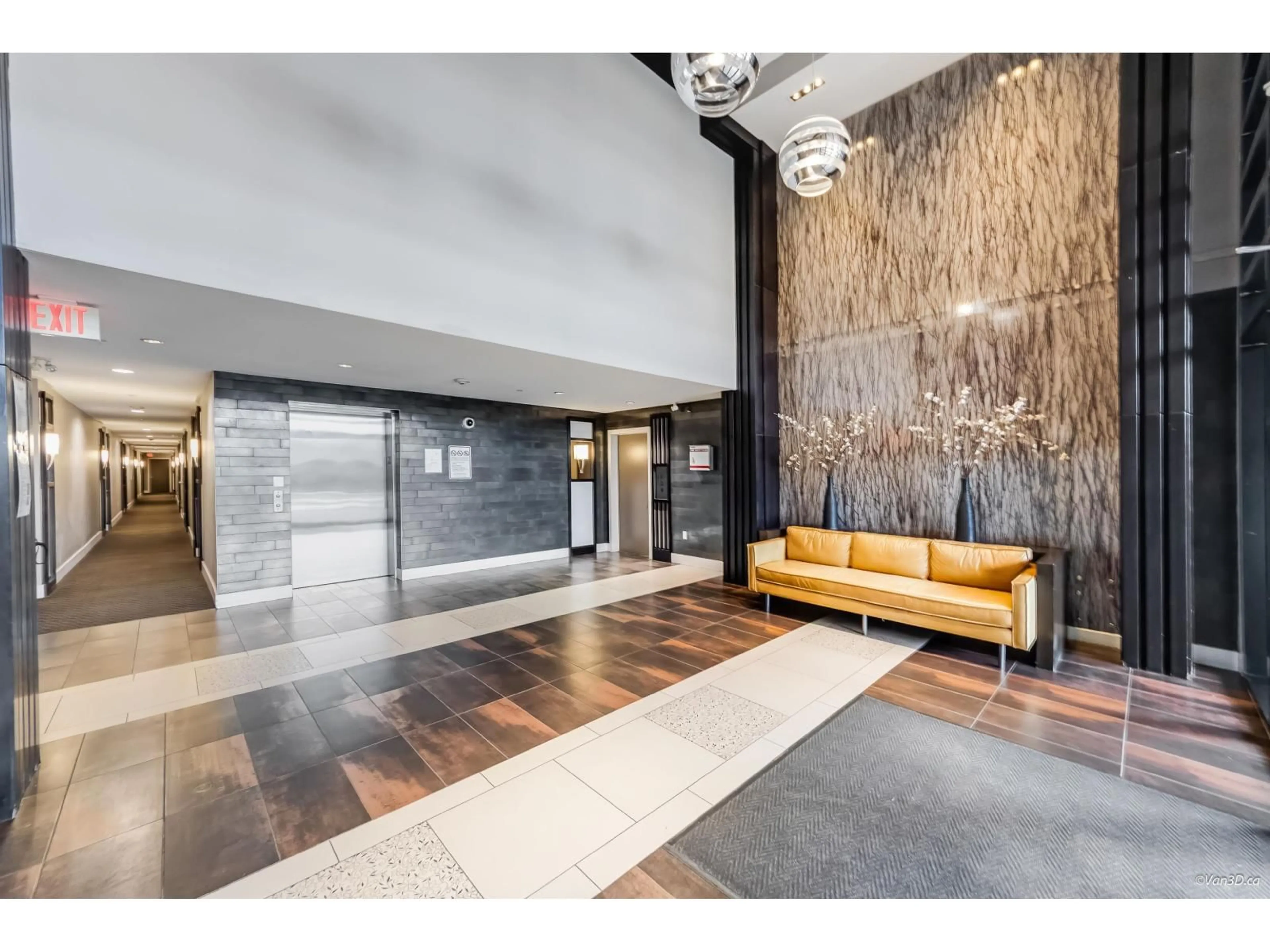 Indoor foyer for 107 - 6628 120 STREET SOUTHWEST, Surrey British Columbia V3W1T7