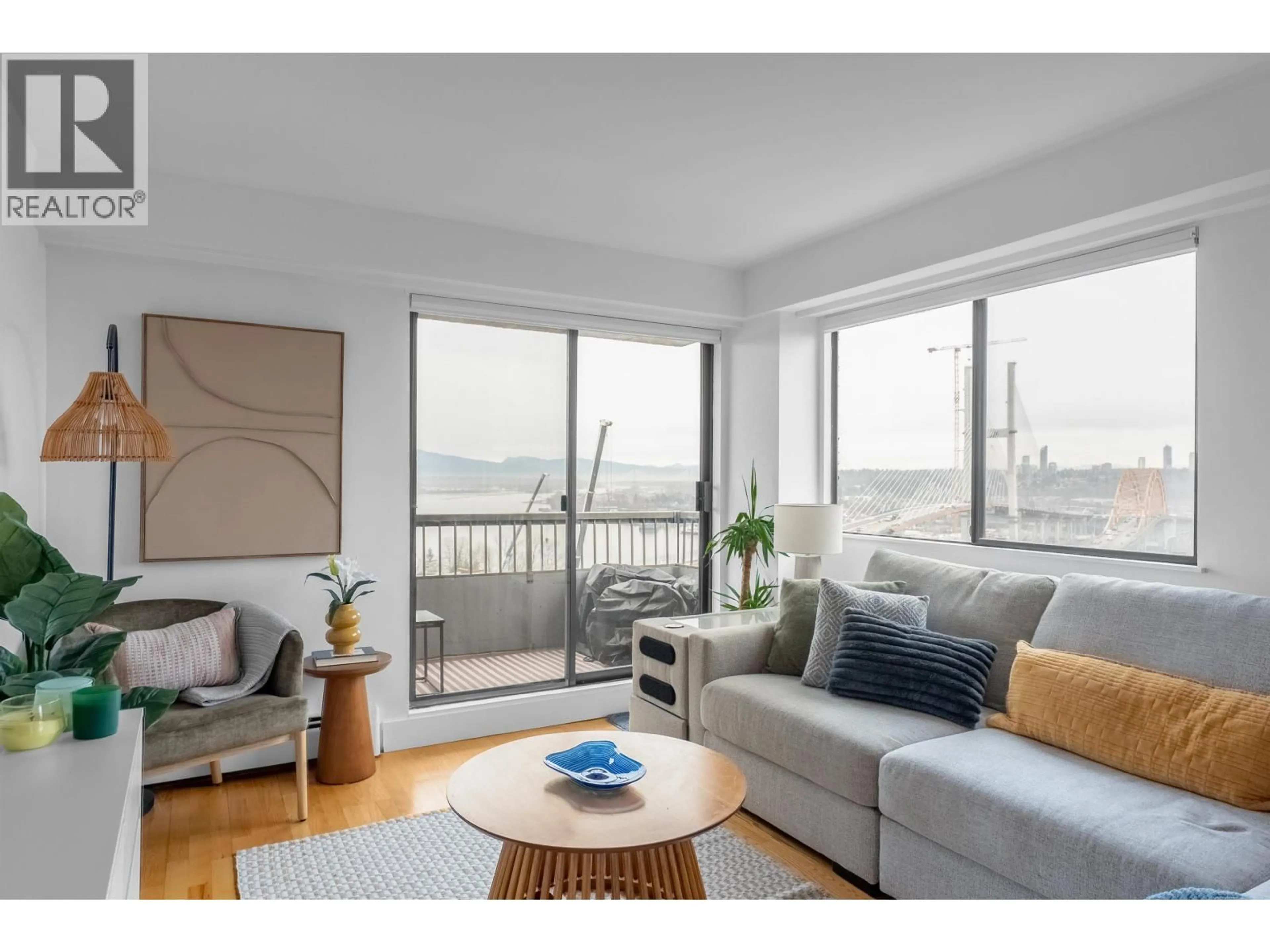 Living room with furniture, wood/laminate floor for 1002 - 47 AGNES STREET, New Westminster British Columbia V3L1E2