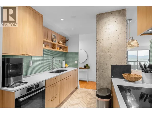 1002 - 47 AGNES STREET, New Westminster 2