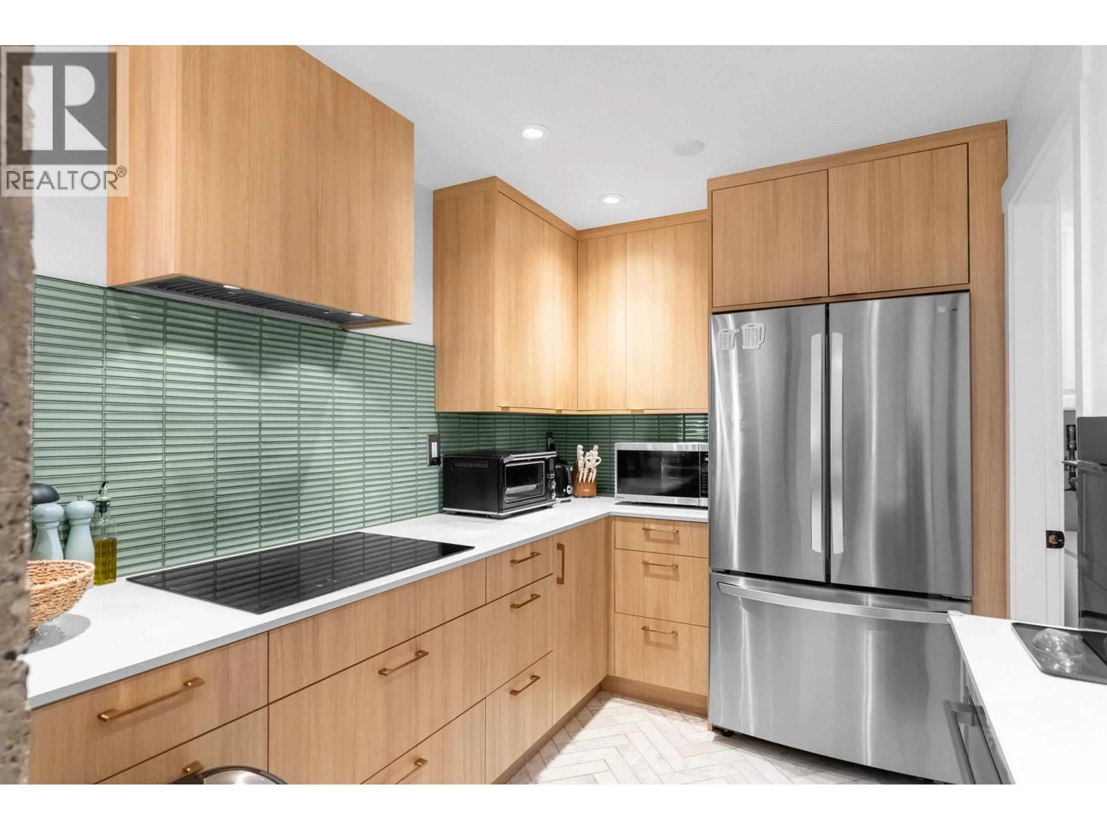 Contemporary kitchen, ceramic/tile floor for 1002 - 47 AGNES STREET, New Westminster British Columbia V3L1E2