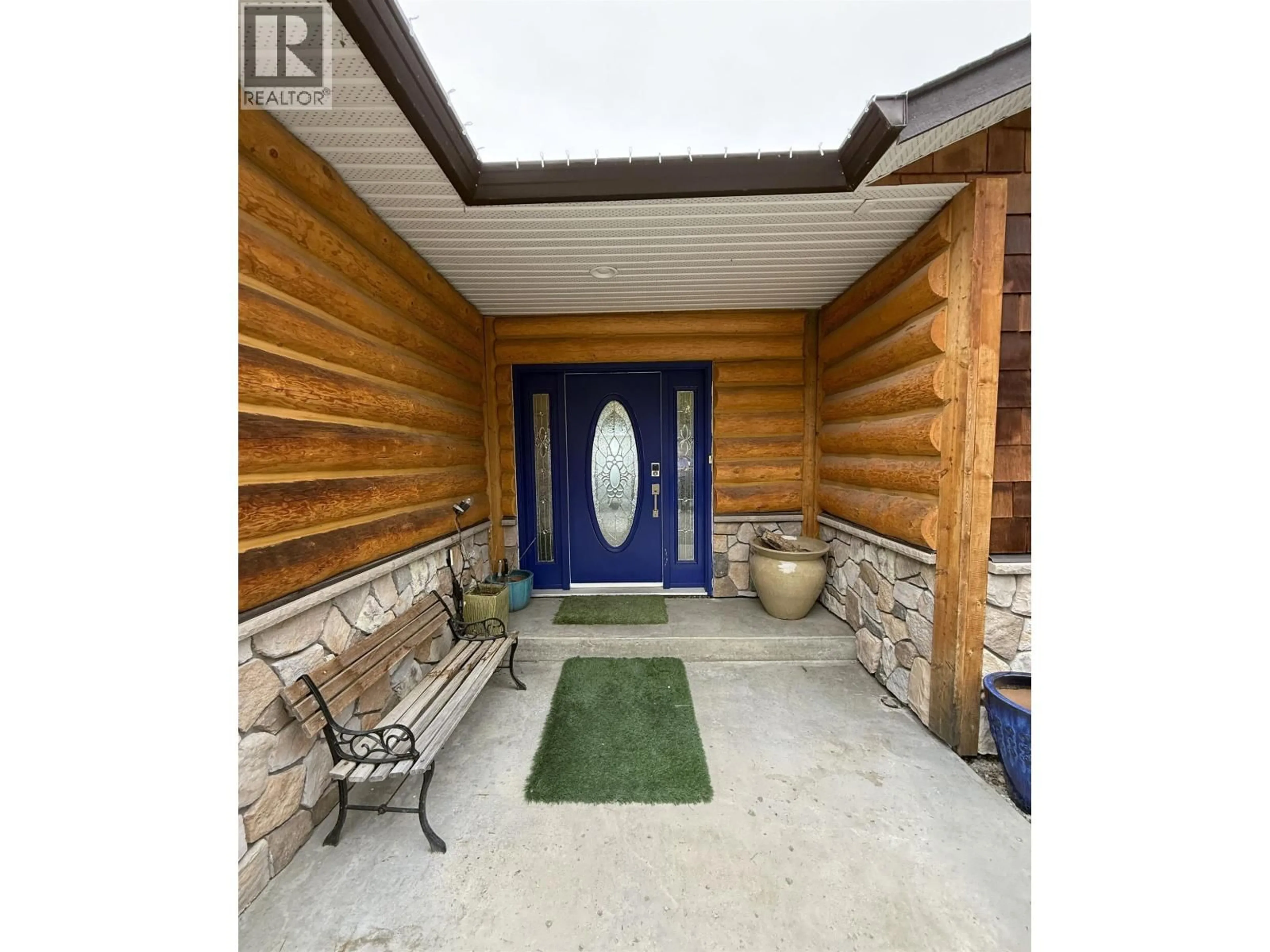 Indoor entryway for 4849 BRYAN CRESCENT, 108 Mile Ranch British Columbia V0K2Z0