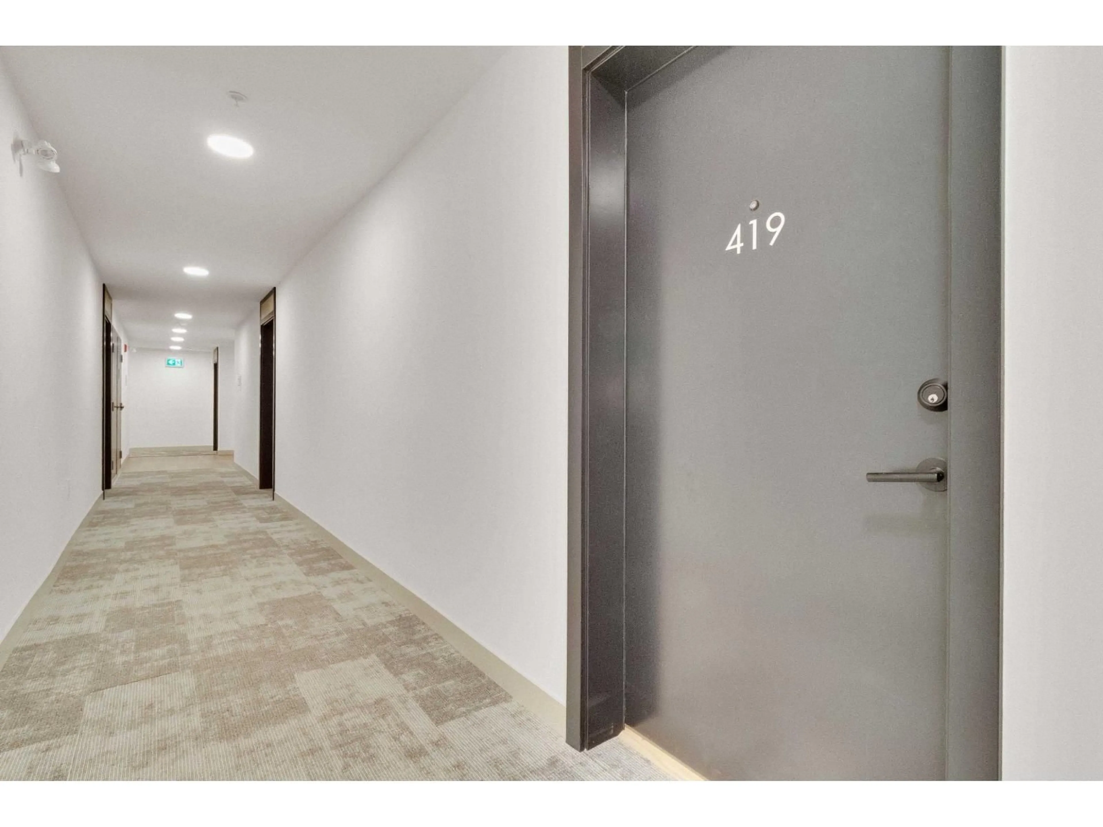 Indoor foyer for 419 - 9456 134 STREET, Surrey British Columbia V3V5S4
