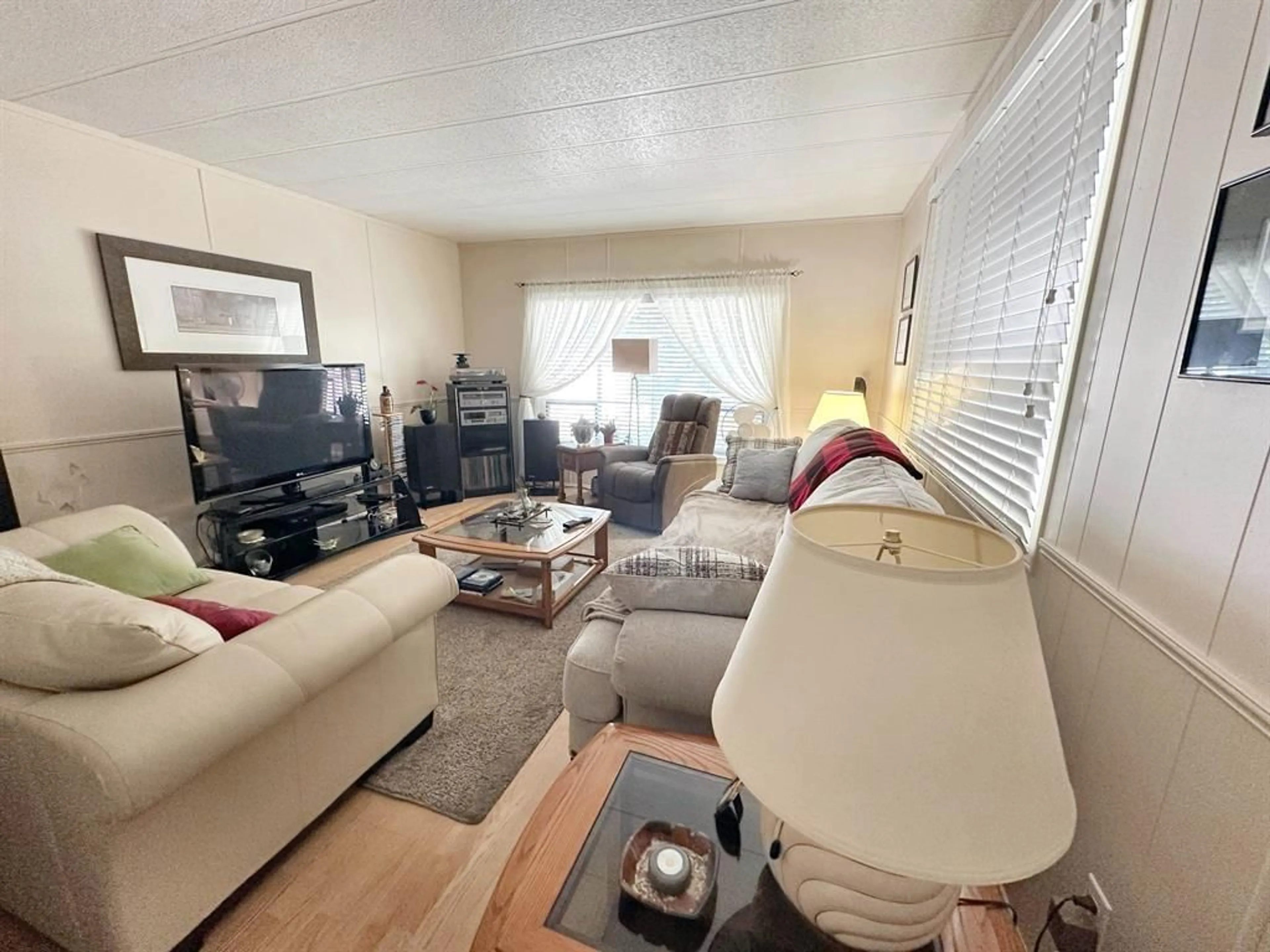 Living room with furniture, unknown for 10 - 62010 FLOOD HOPE ROAD, Hope British Columbia V0X1L2