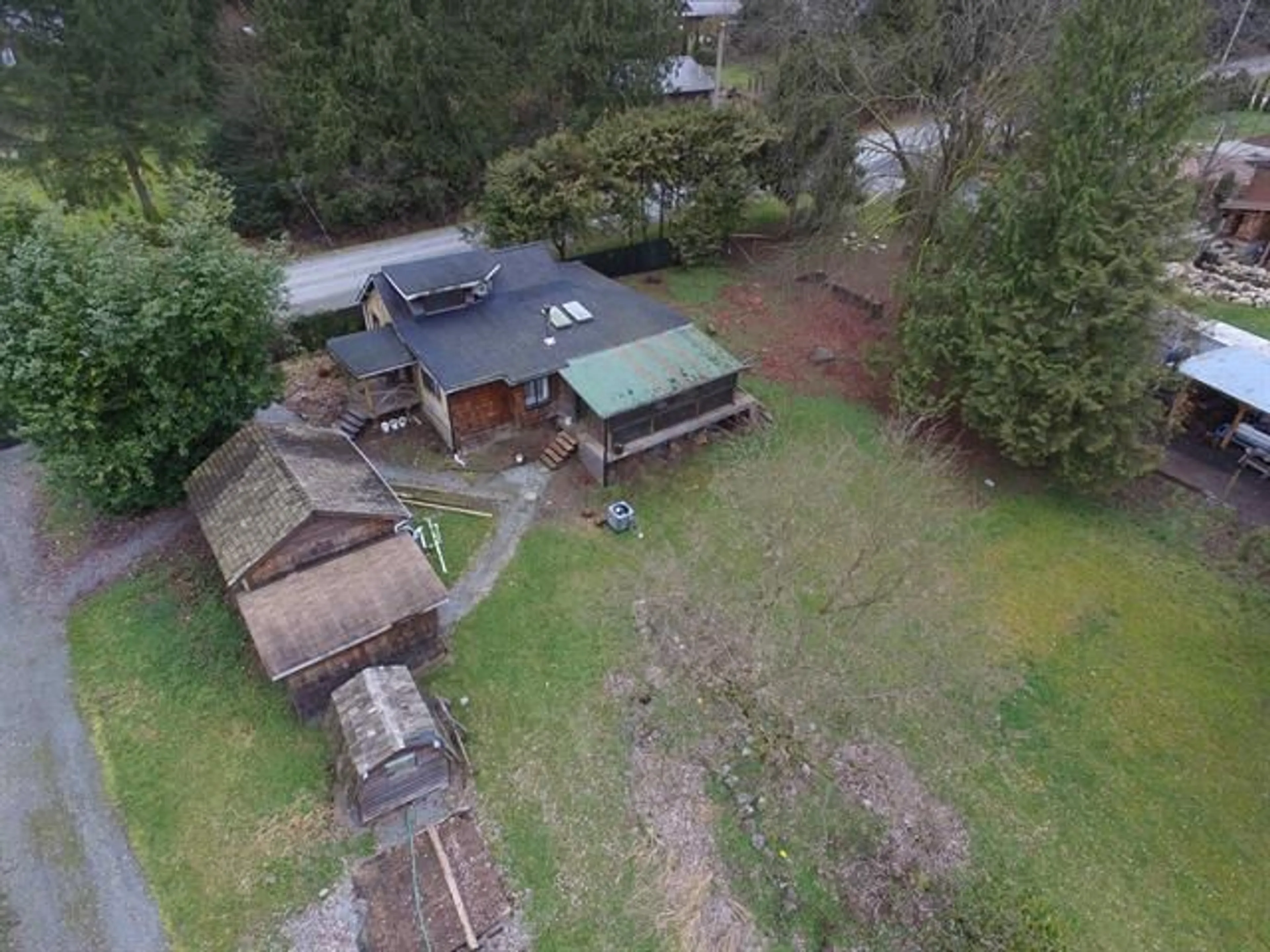 A pic from outside/outdoor area/front of a property/back of a property/a pic from drone, street for 10053 WOLFE STREET, Mission British Columbia V4S1G7