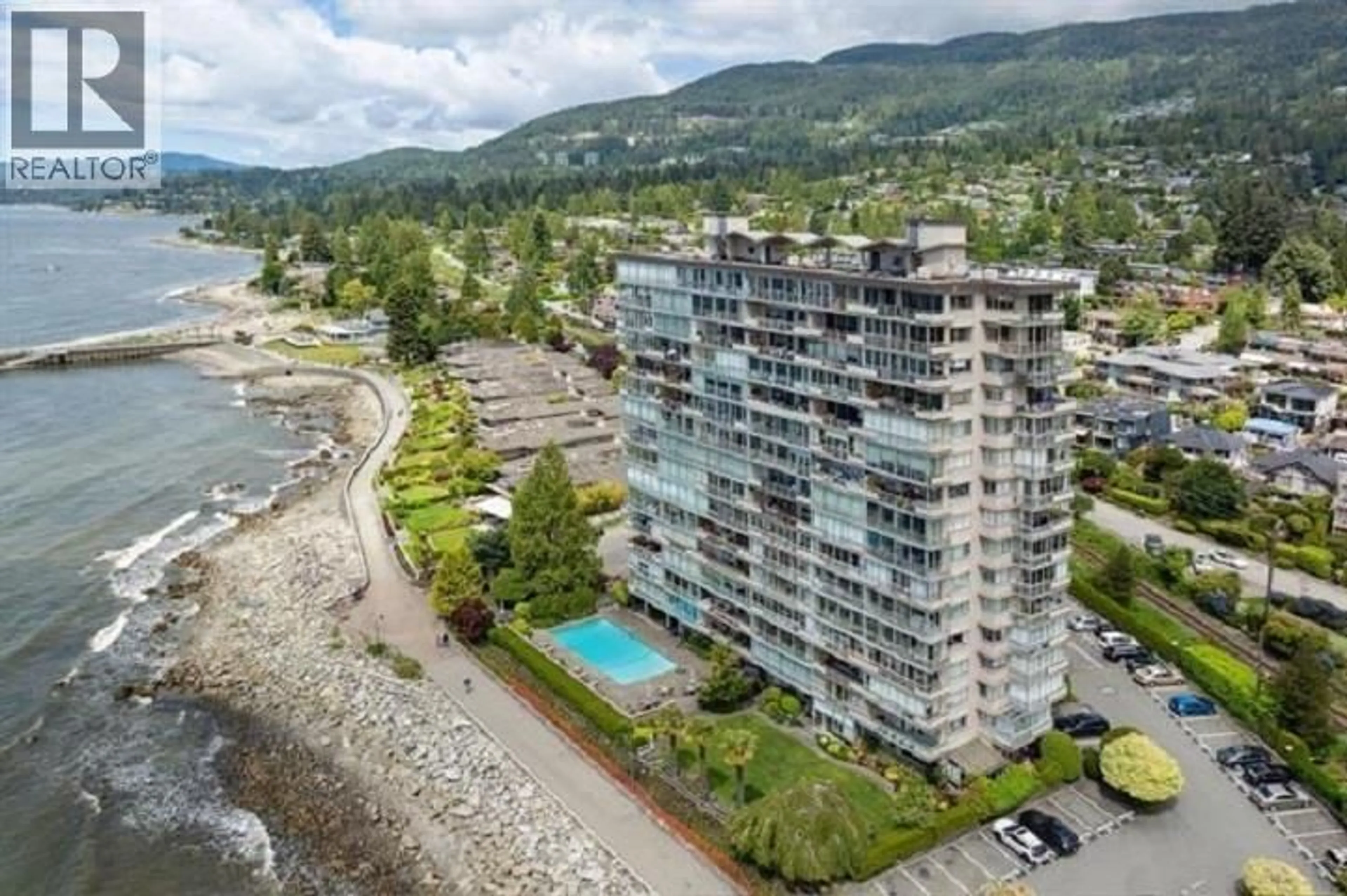 A pic from outside/outdoor area/front of a property/back of a property/a pic from drone, water/lake/river/ocean view for 1507 - 150 24TH STREET, West Vancouver British Columbia V7V4G8