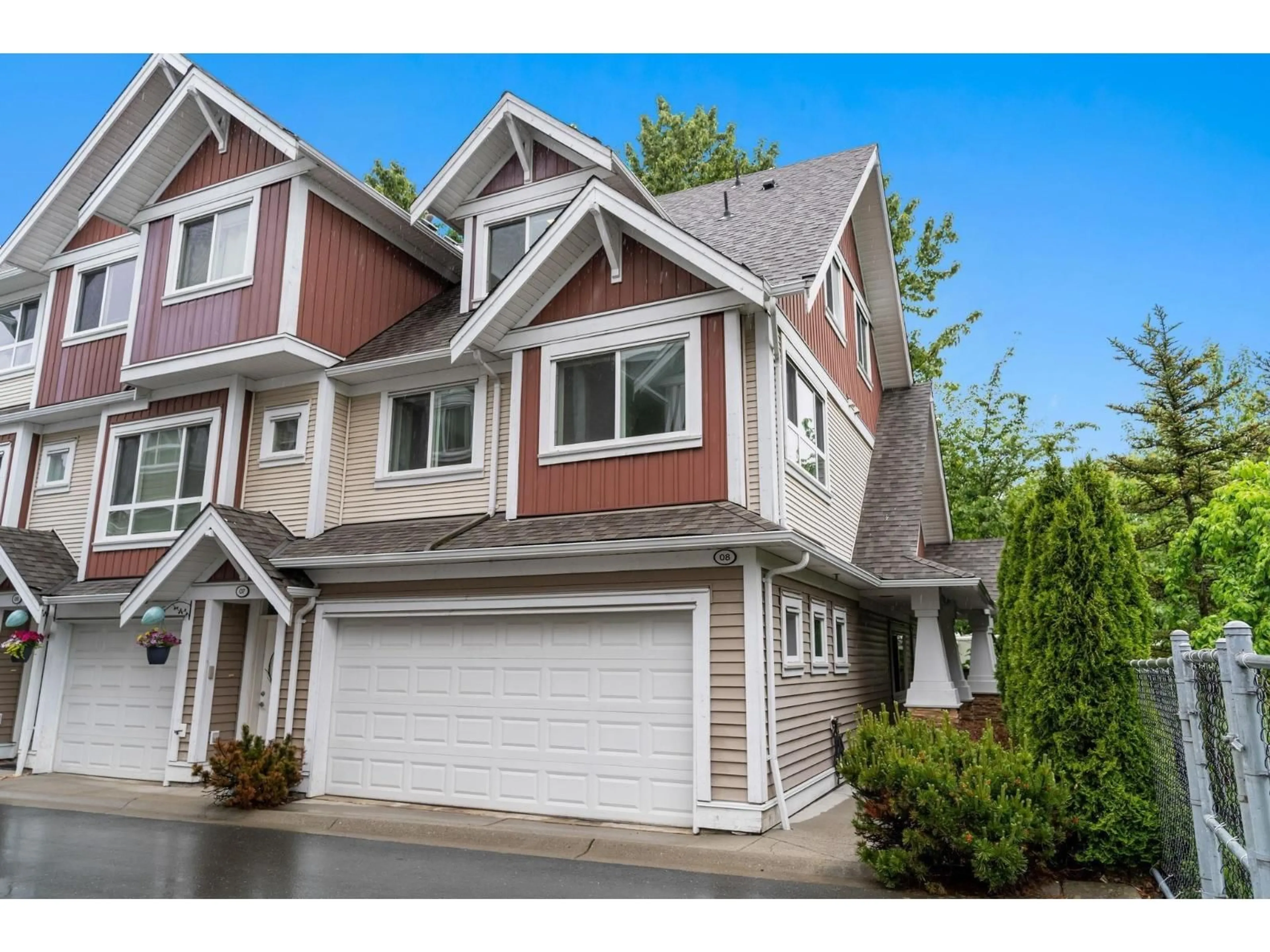 Home with vinyl exterior material, street for 8 - 7298 199A STREET, Langley British Columbia V2Y0H9