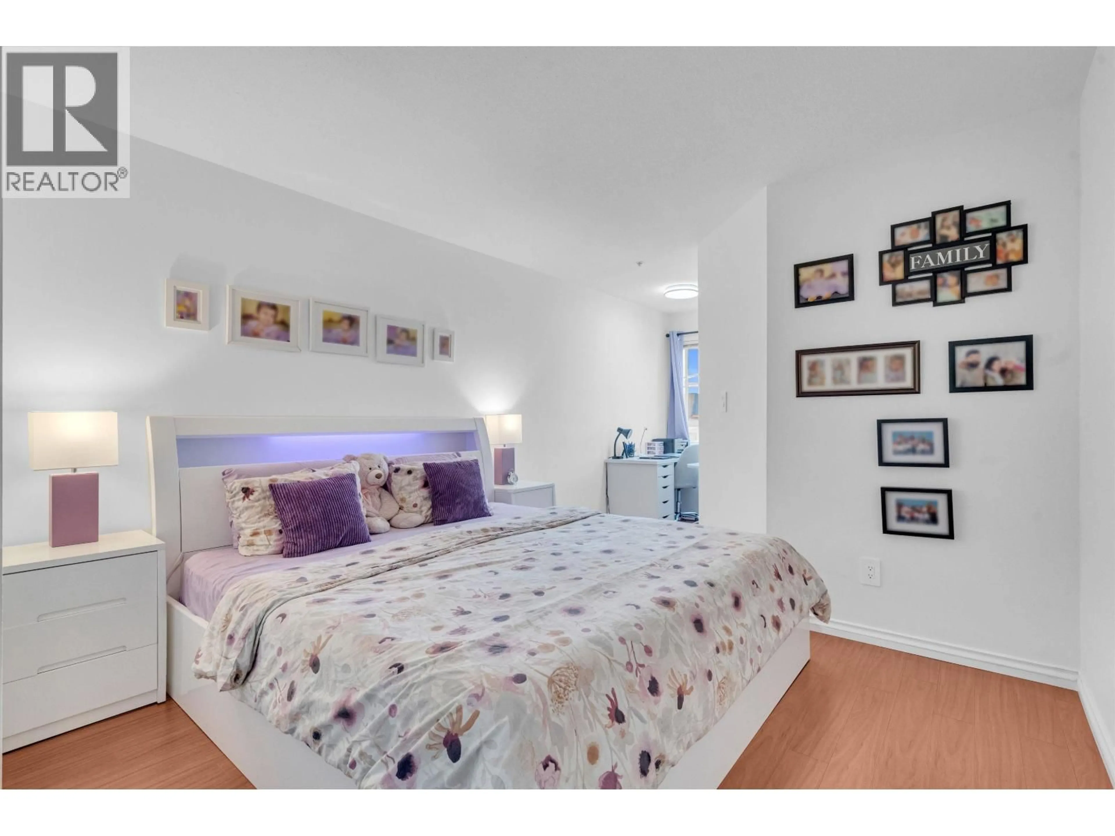 Bedroom with bed, unknown for 102 - 2973 KINGSWAY, Vancouver British Columbia V5R5J4