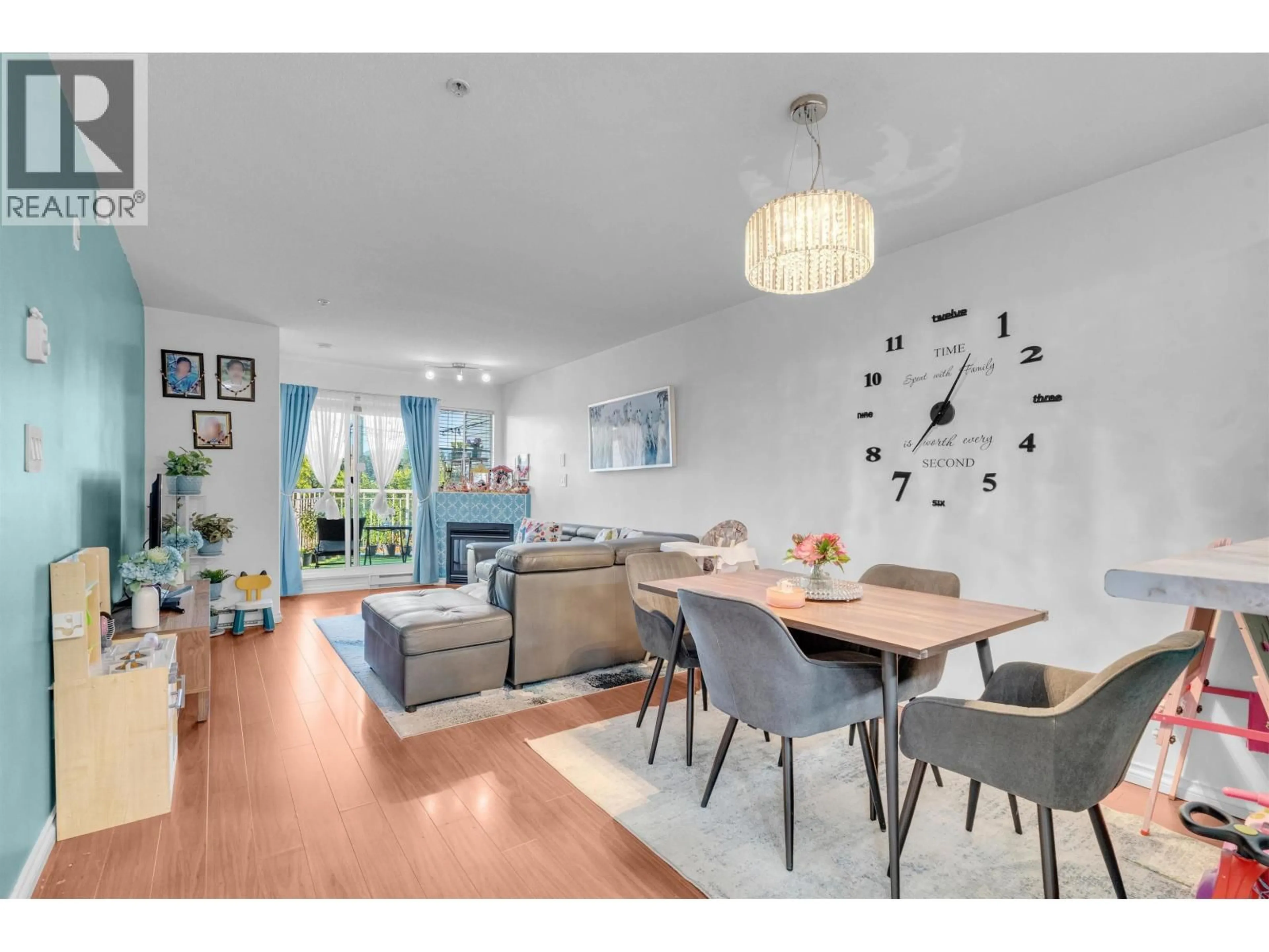 Living room with furniture, wood/laminate floor for 102 - 2973 KINGSWAY, Vancouver British Columbia V5R5J4