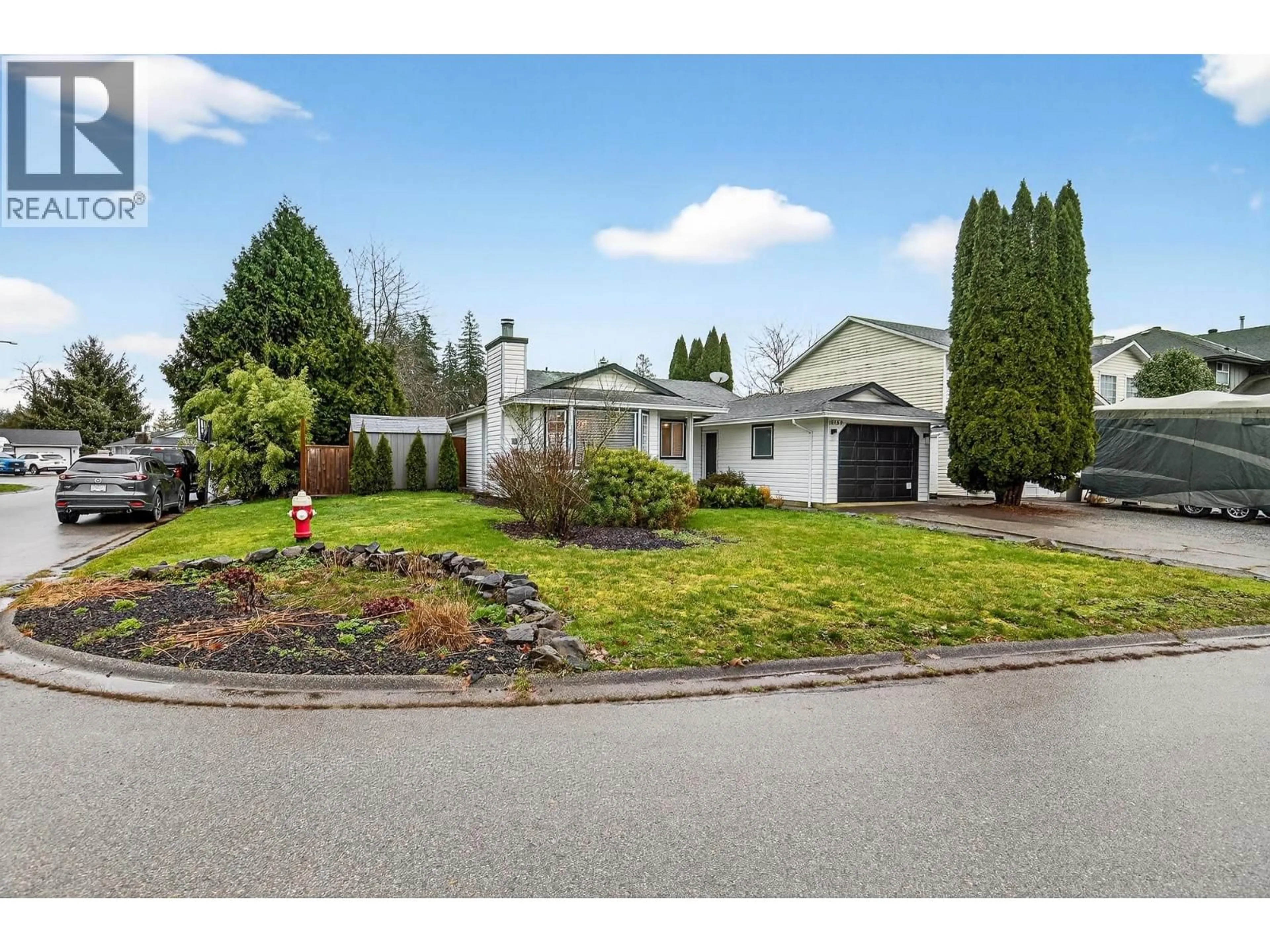 A pic from outside/outdoor area/front of a property/back of a property/a pic from drone, street for 11750 GLENHURST STREET, Maple Ridge British Columbia V2X0B9