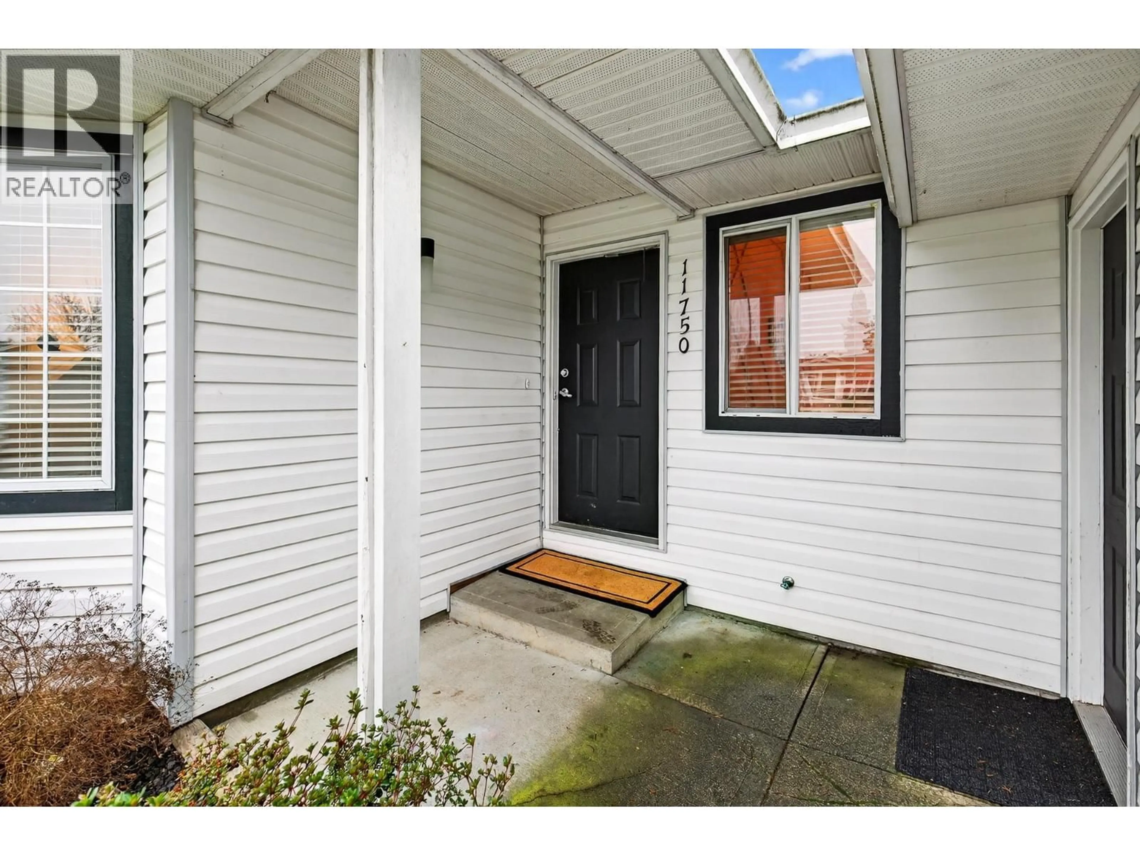 Indoor entryway for 11750 GLENHURST STREET, Maple Ridge British Columbia V2X0B9