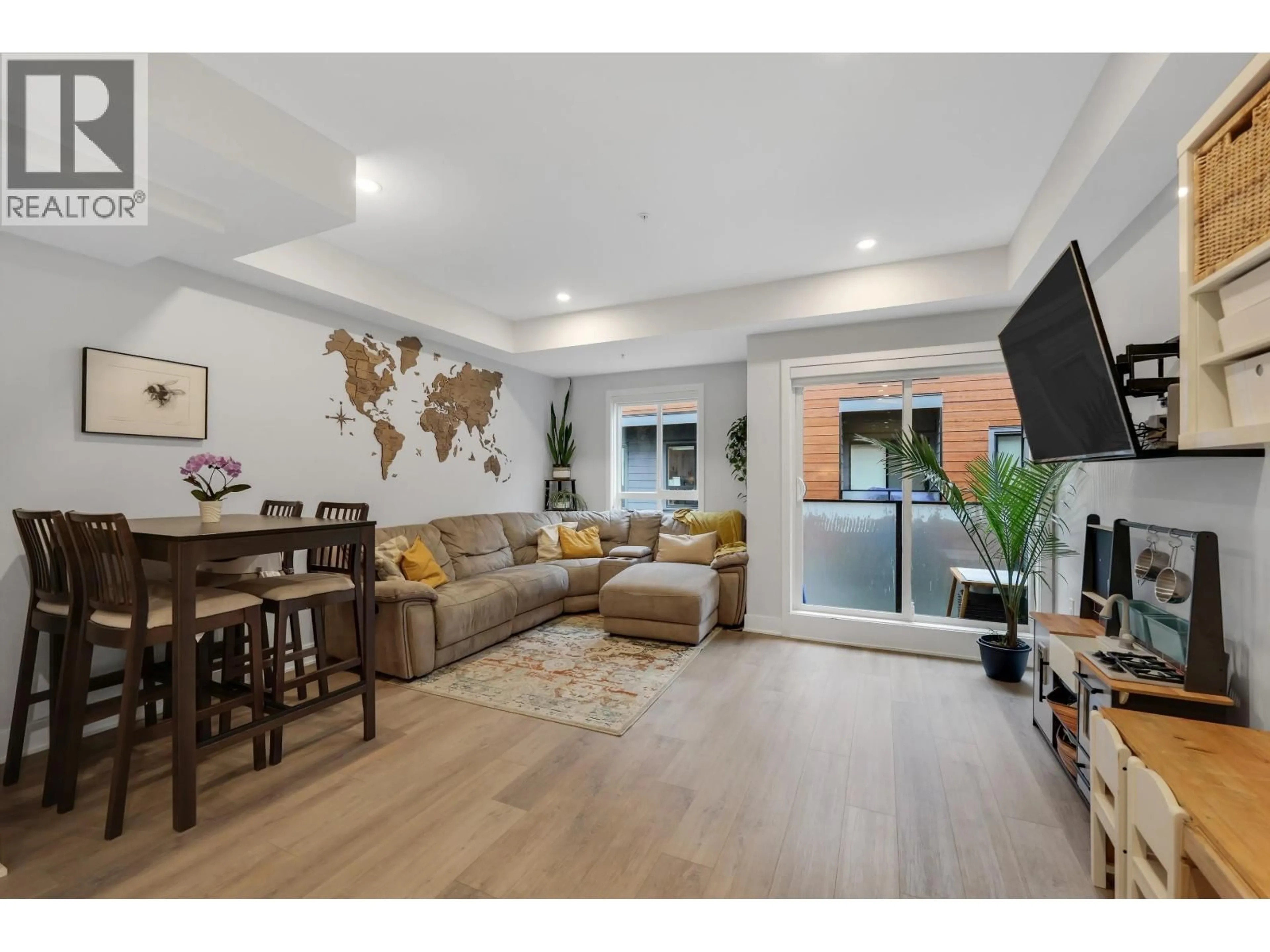 Living room with furniture, wood/laminate floor for 202 - 37842 THIRD AVENUE, Squamish British Columbia V8B1B0