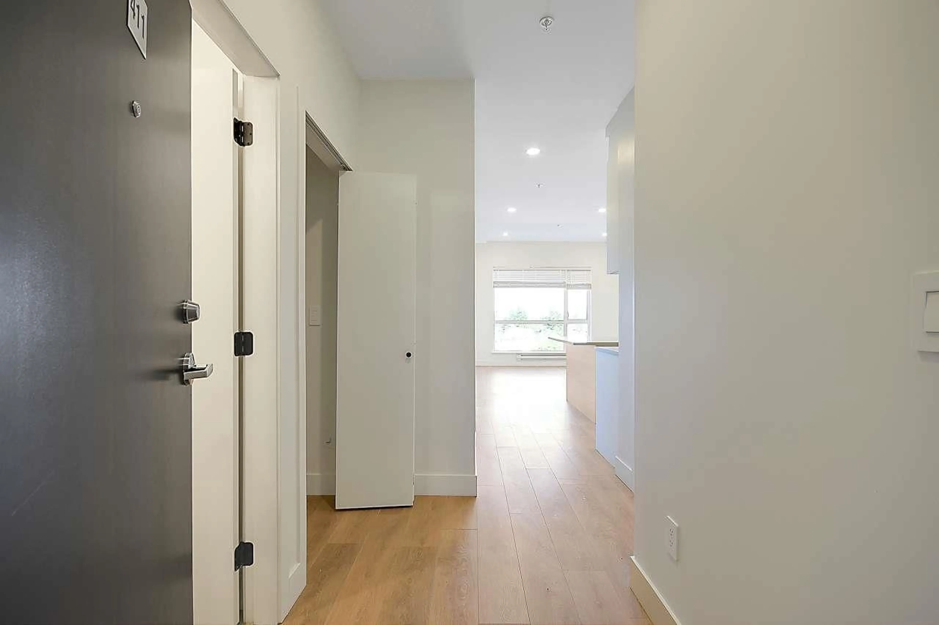 Indoor foyer for 411 - 8496 120 STREET, Surrey British Columbia V3W3N5