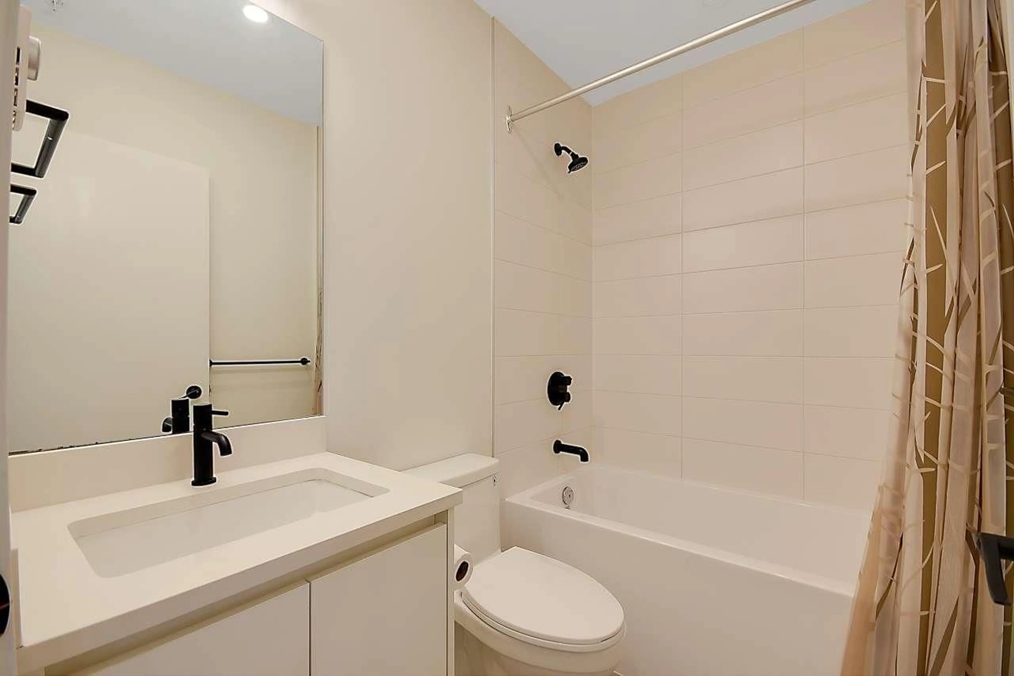 Standard bathroom, unknown for 411 - 8496 120 STREET, Surrey British Columbia V3W3N5