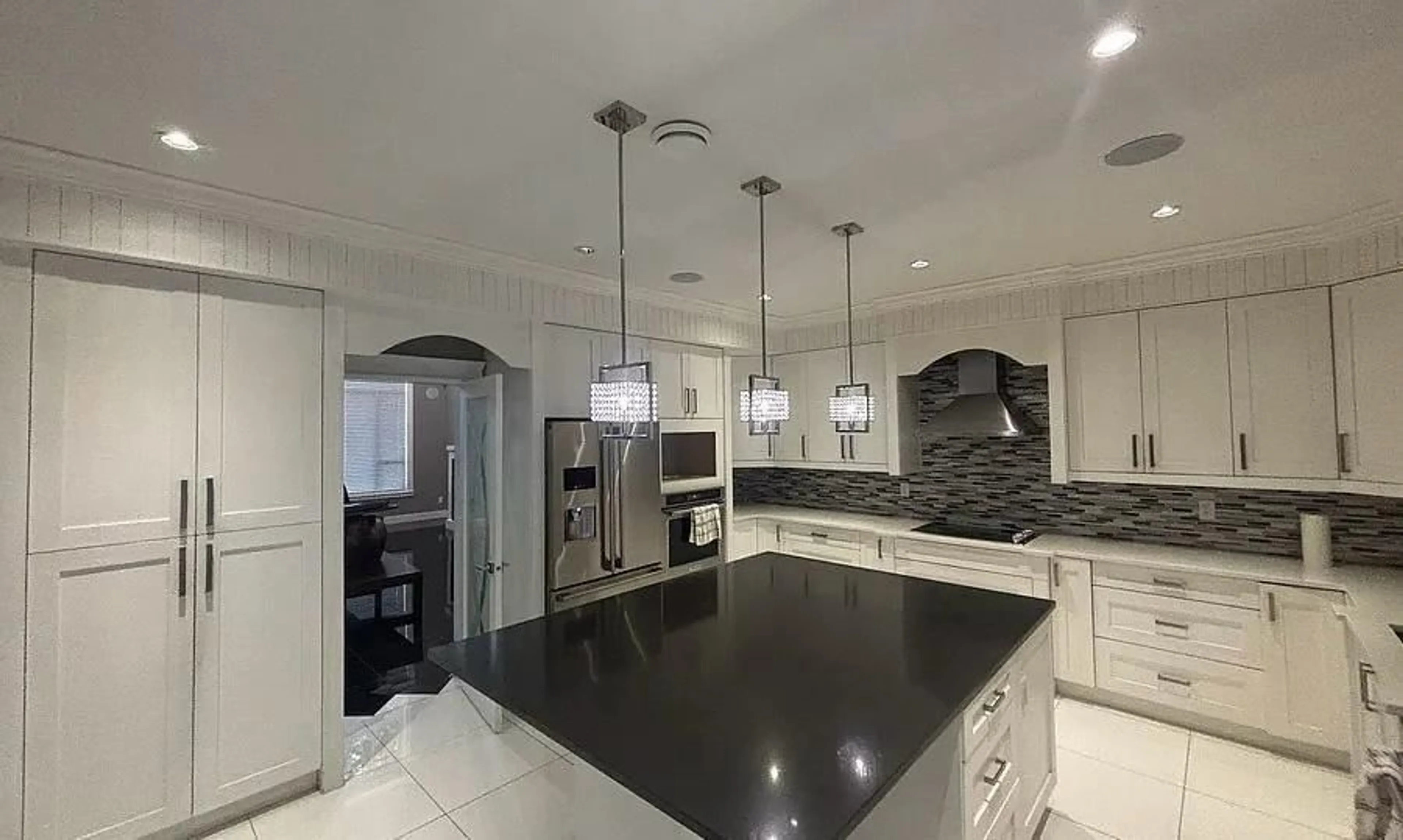 Open concept kitchen, ceramic/tile floor for 2775 MCCALLUM ROAD, Abbotsford British Columbia V2S3R2