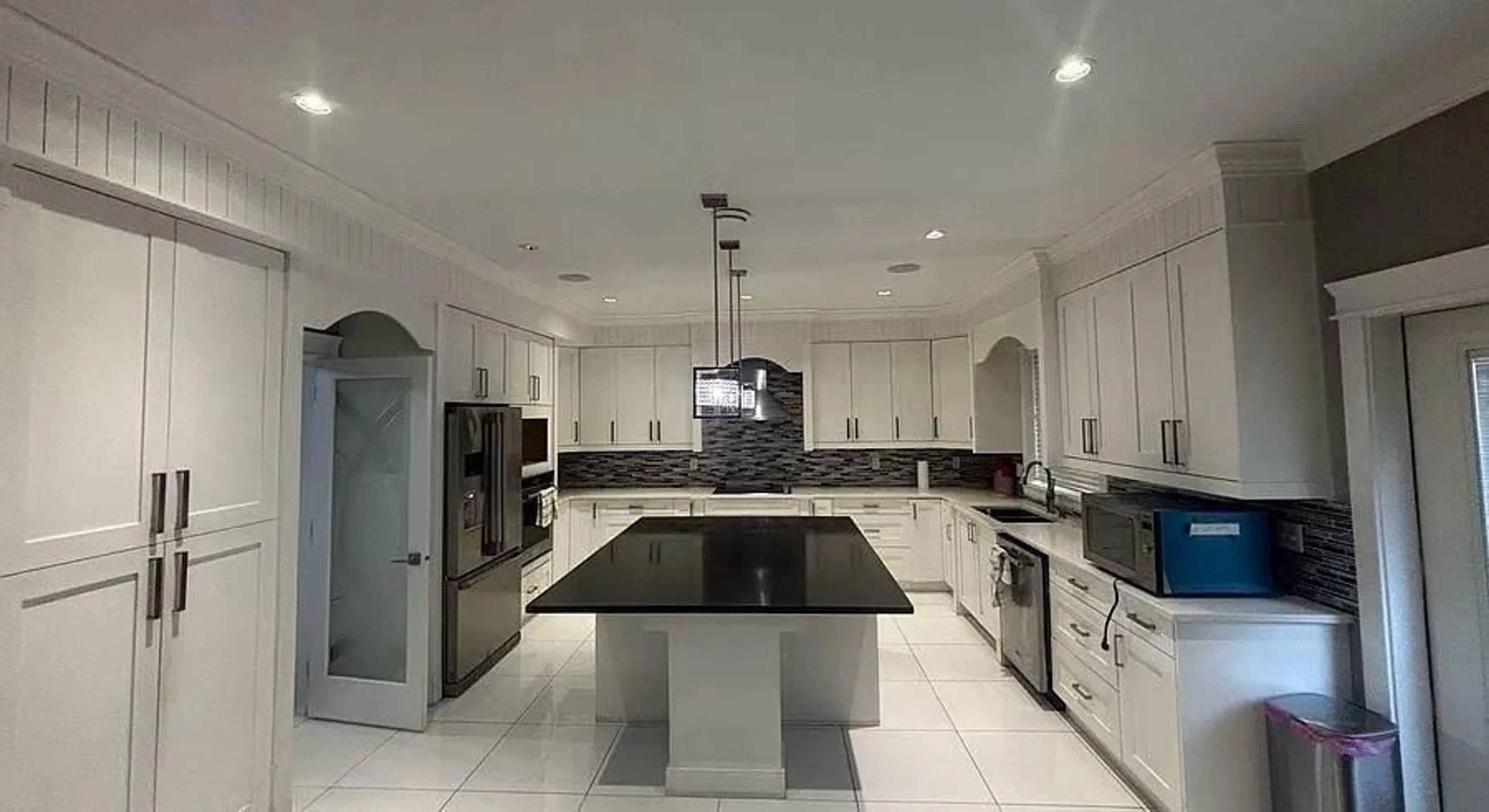 Contemporary kitchen, ceramic/tile floor for 2775 MCCALLUM ROAD, Abbotsford British Columbia V2S3R2