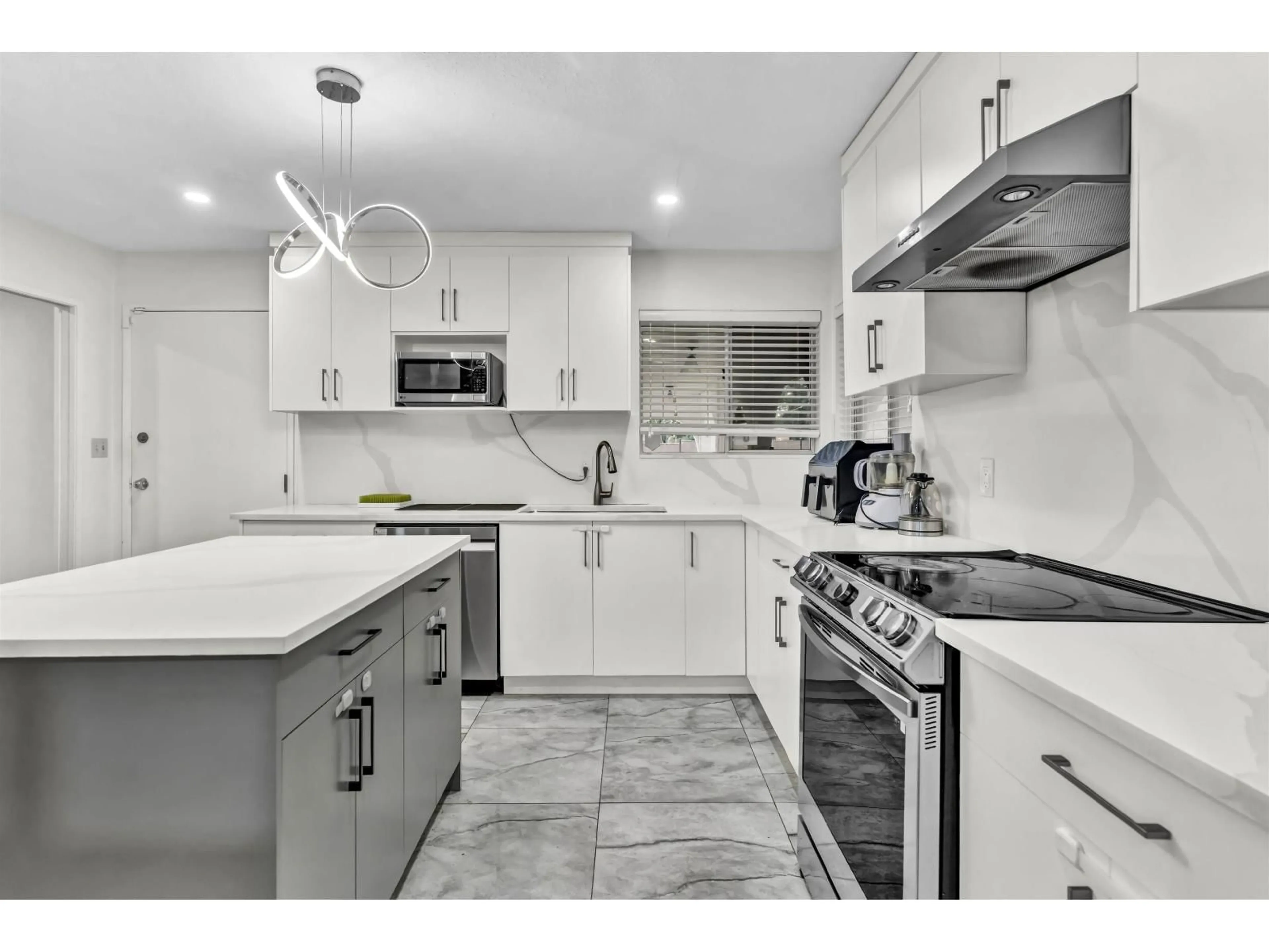 Unknown for 20225 40 AVENUE, Langley British Columbia V3A2W8