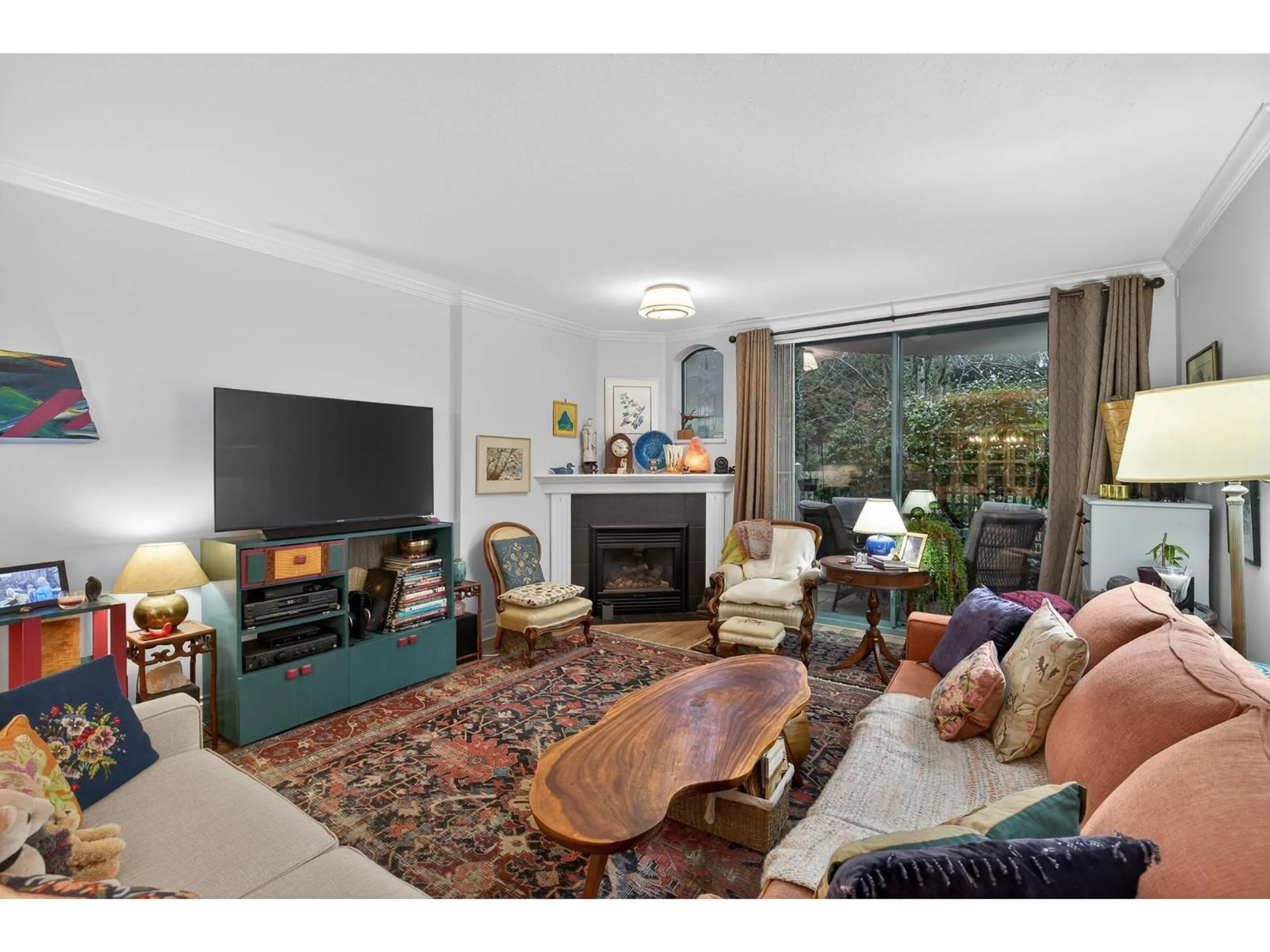 Living room with furniture, unknown for 109 - 1785 MARTIN DRIVE, Surrey British Columbia V4A9T5