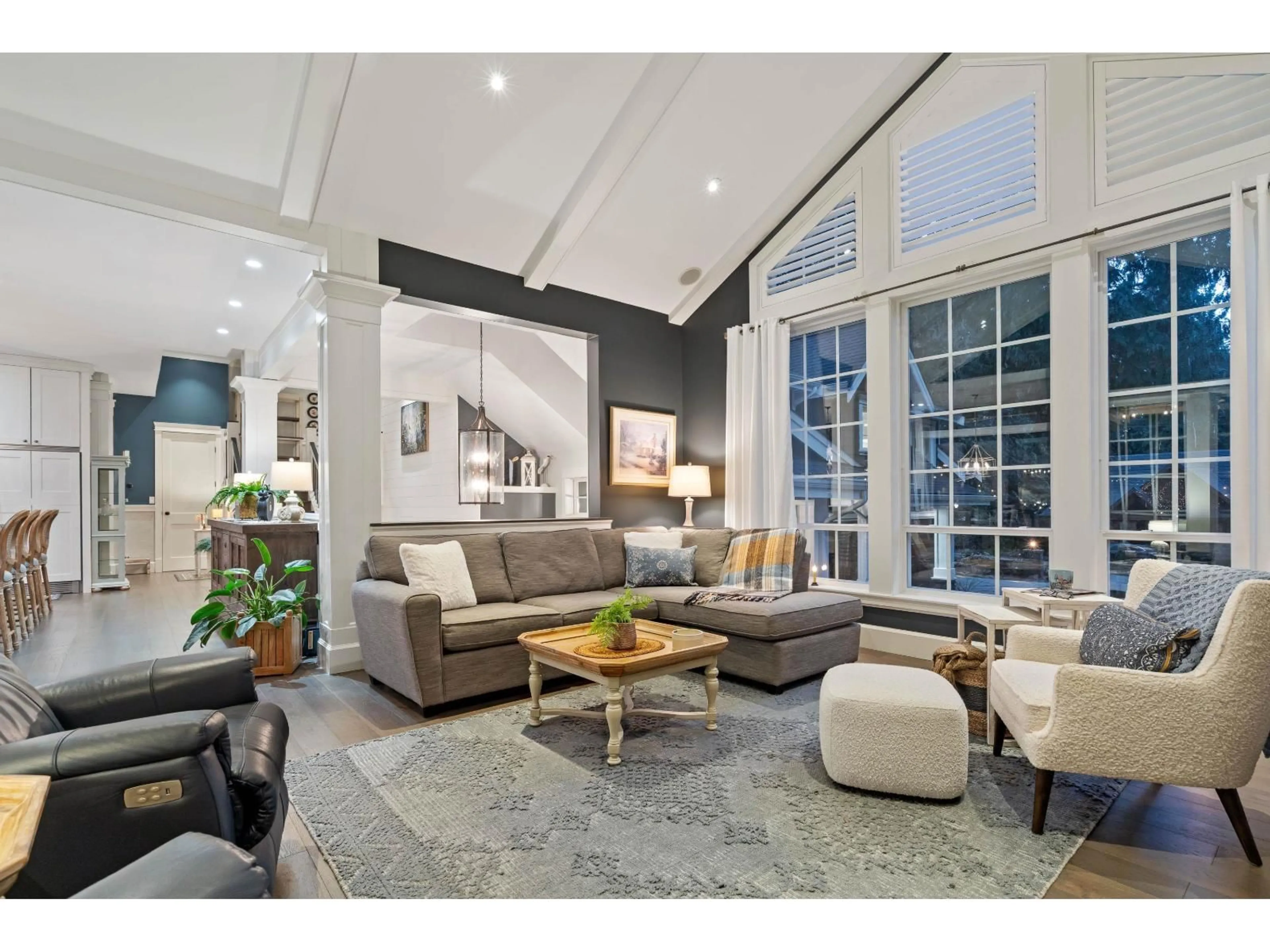 Living room with furniture, unknown for 2608 CEDAR DRIVE, Surrey British Columbia V4A3K6