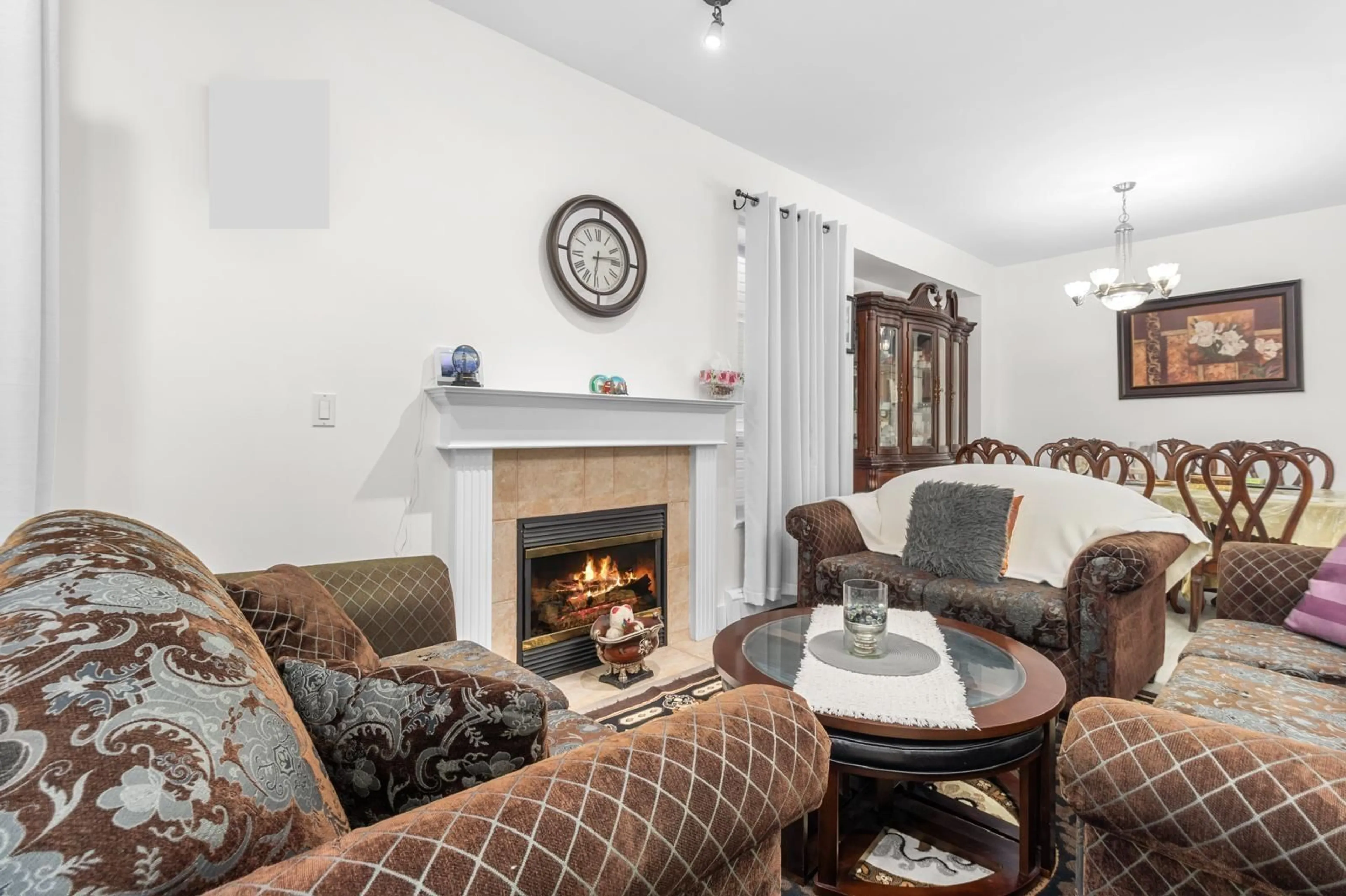 Living room with furniture, unknown for 12625 HAMPTON COURT, Surrey British Columbia V3W1N2