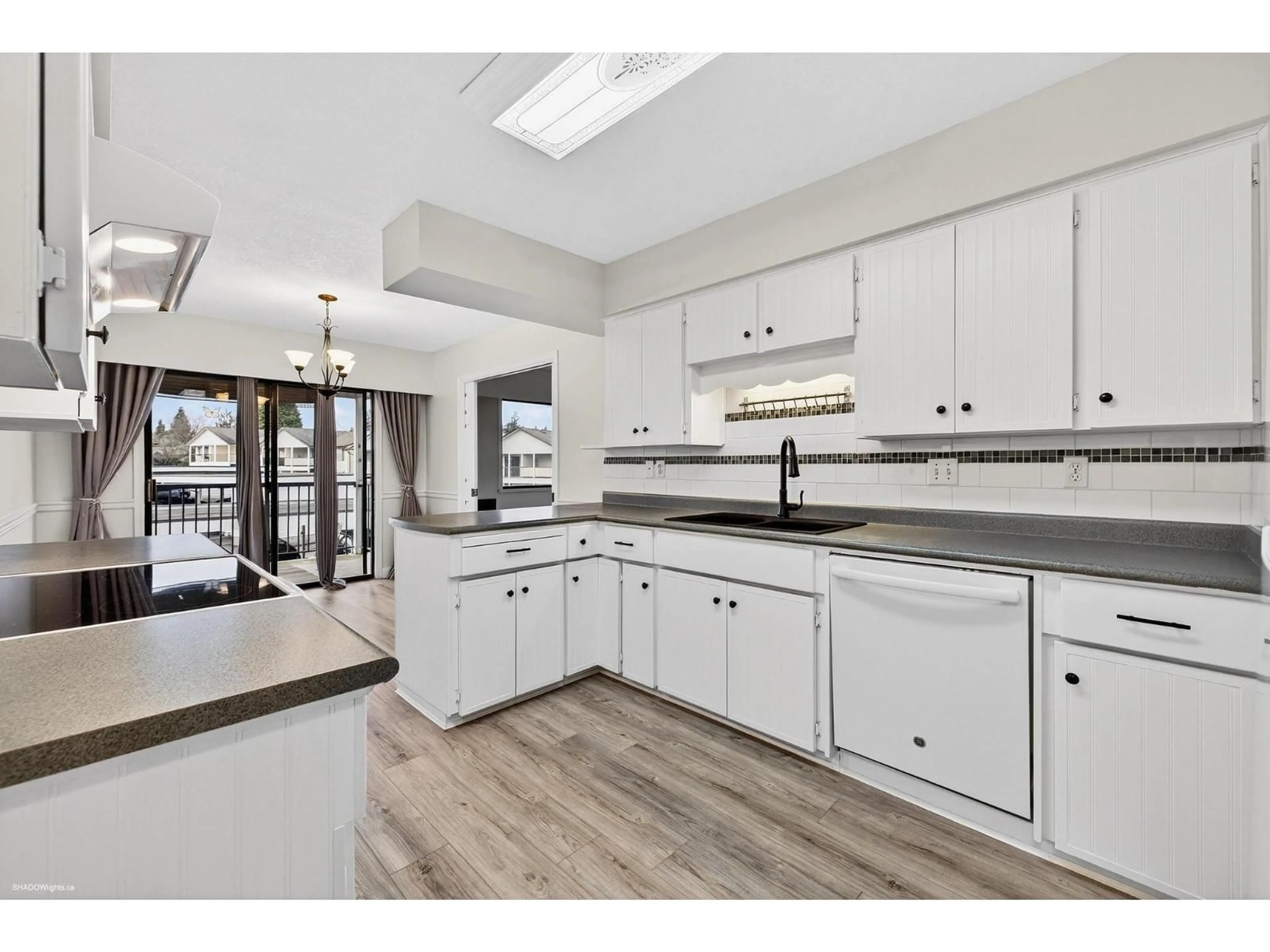 Open concept kitchen, ceramic/tile floor for 61 - 32959 GEORGE FERGUSON WAY, Abbotsford British Columbia V2S7W9