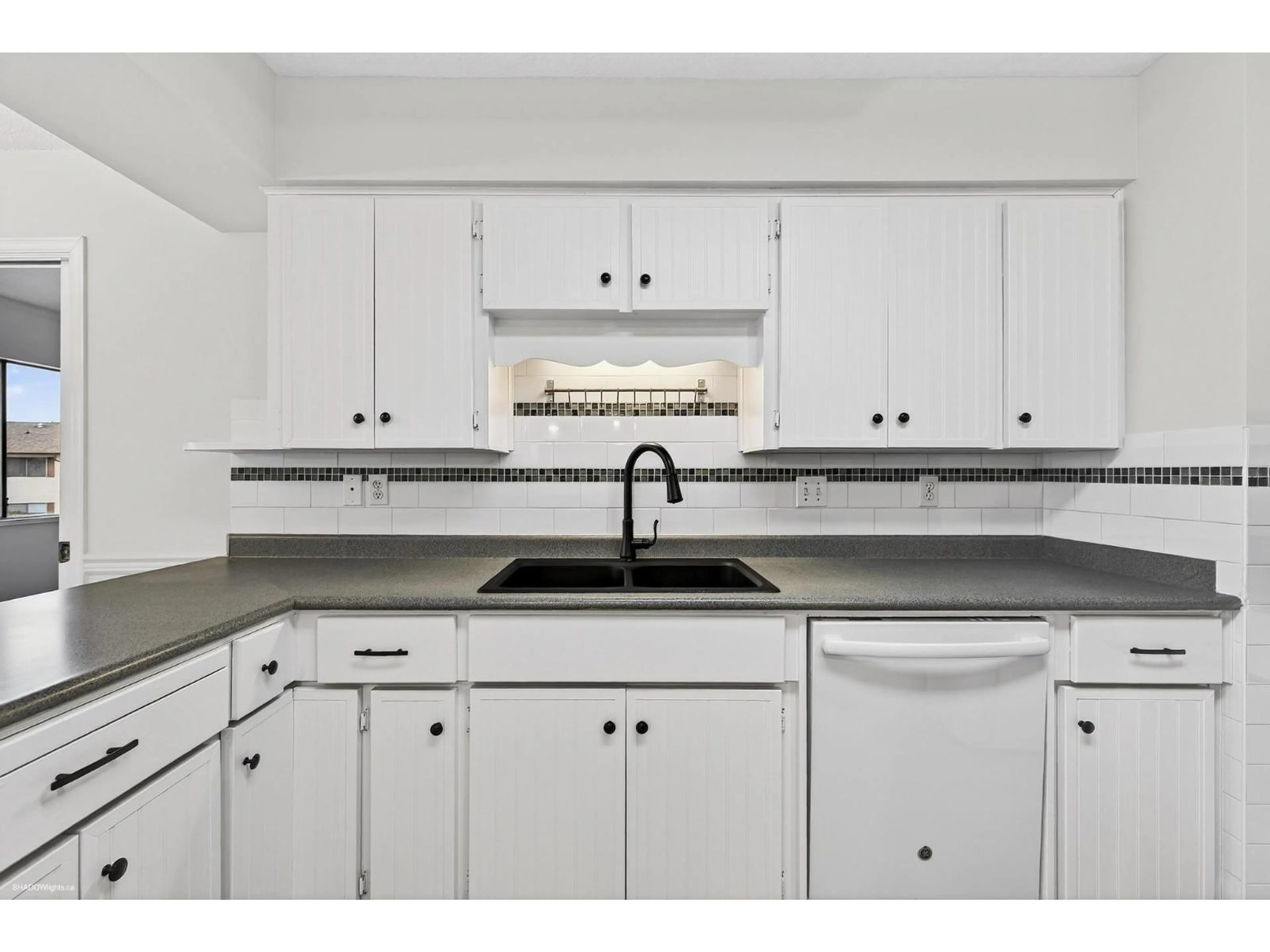 Standard kitchen, unknown for 61 - 32959 GEORGE FERGUSON WAY, Abbotsford British Columbia V2S7W9