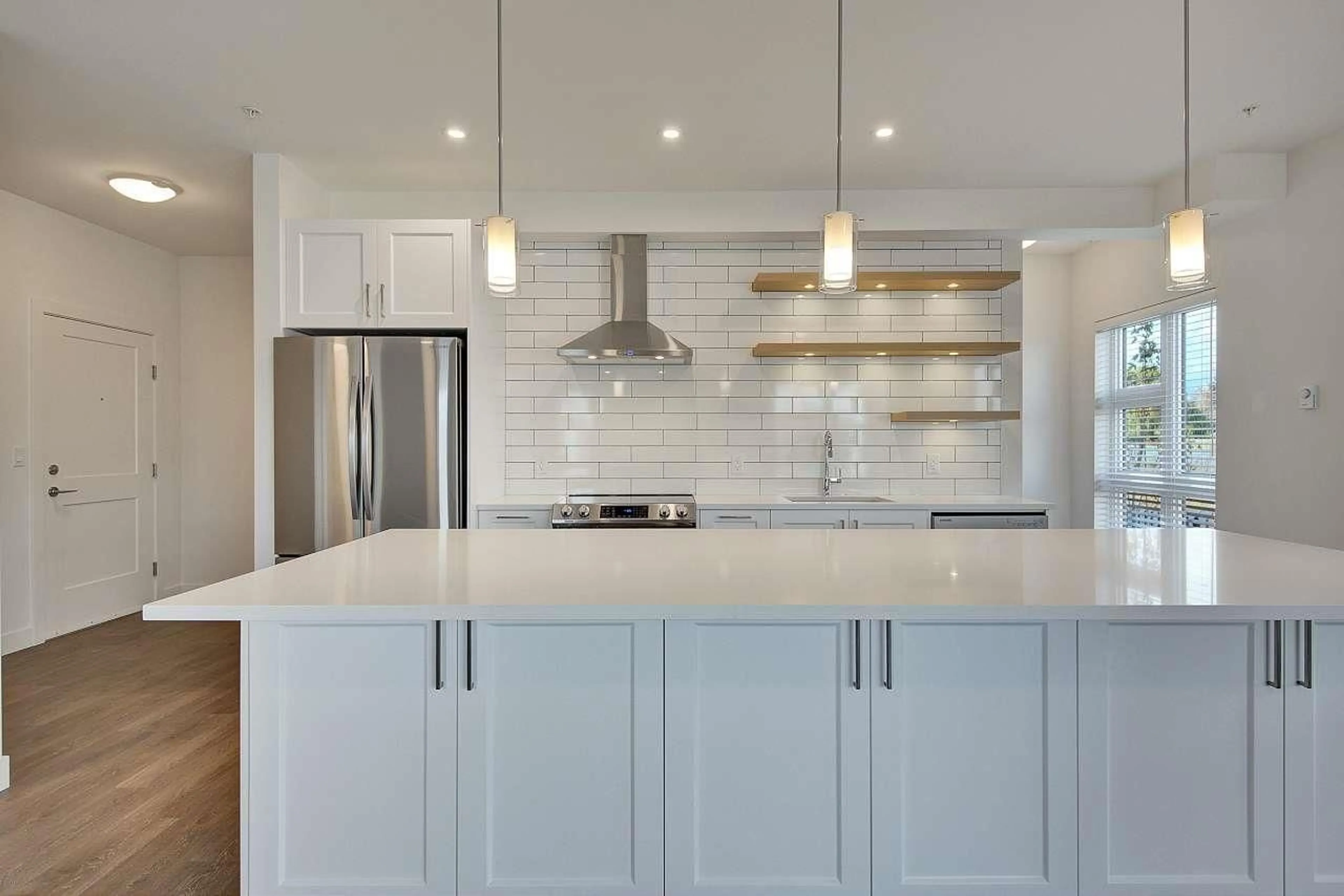 Contemporary kitchen, ceramic/tile floor for 2 - 1419 MCCALLUM ROAD, Abbotsford British Columbia V2S8B2