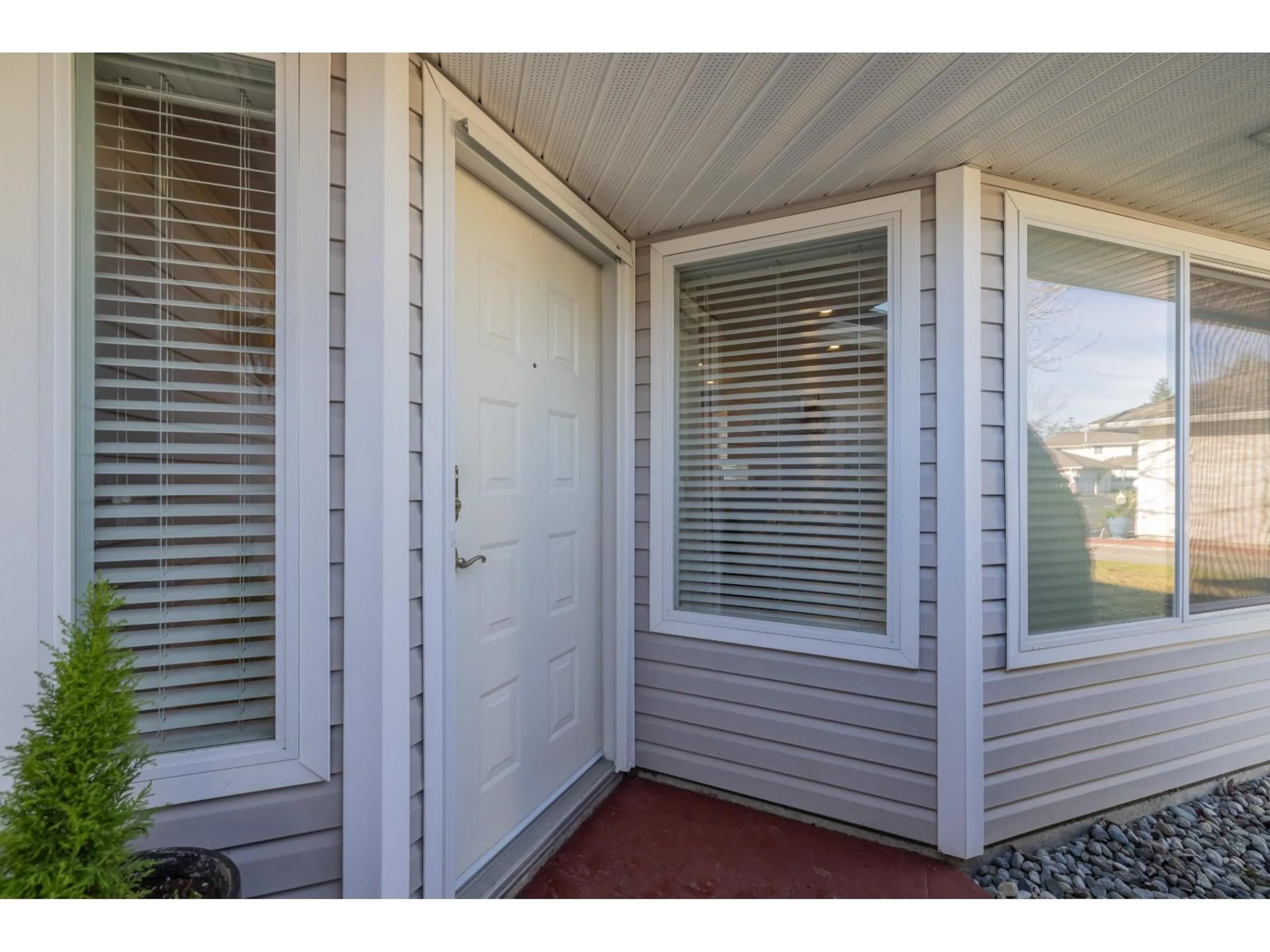 Indoor entryway for 93 - 21928 48 AVENUE, Langley British Columbia V3A8H1