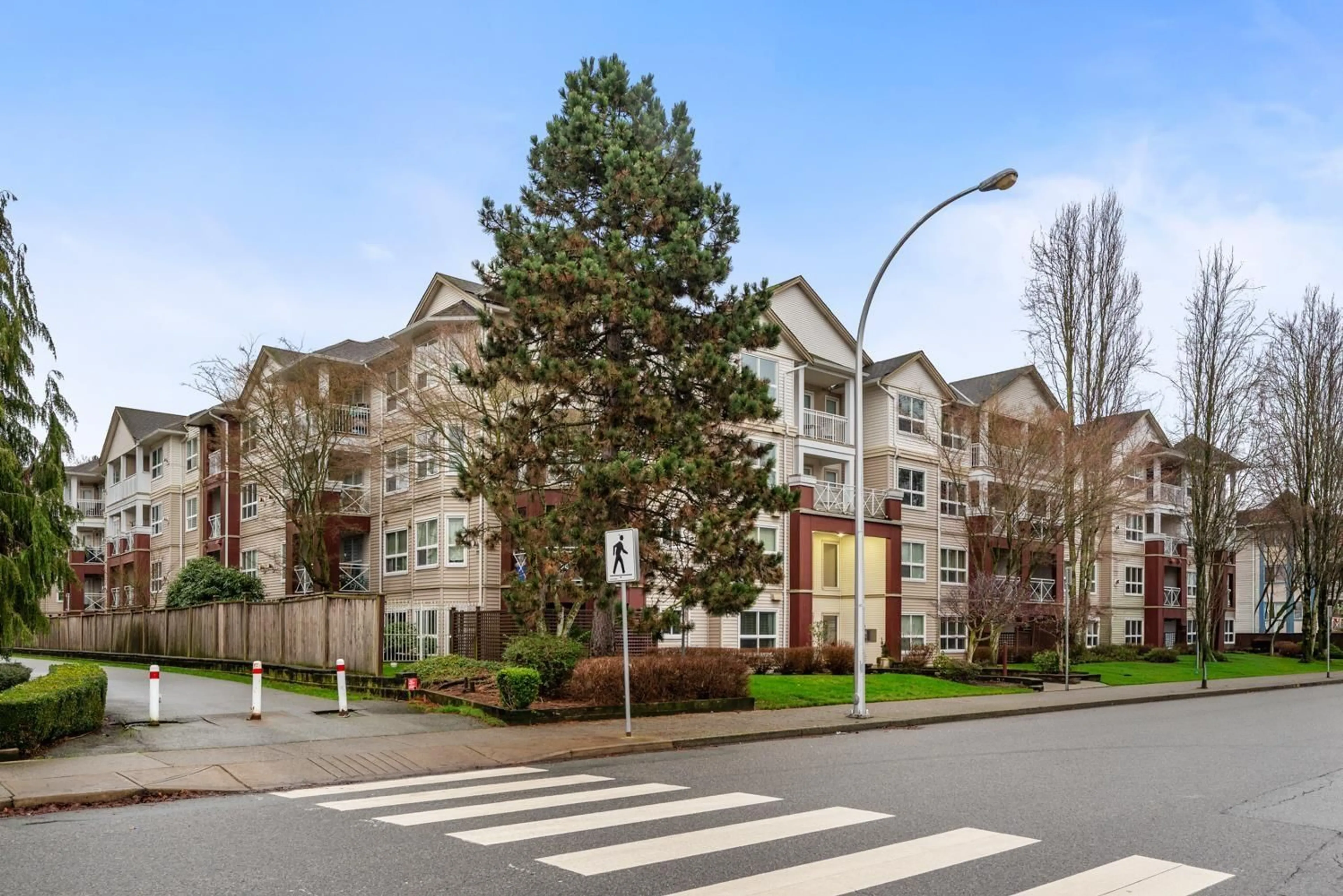 Unknown for 215 - 8068 120A STREET, Surrey British Columbia V3W3P3