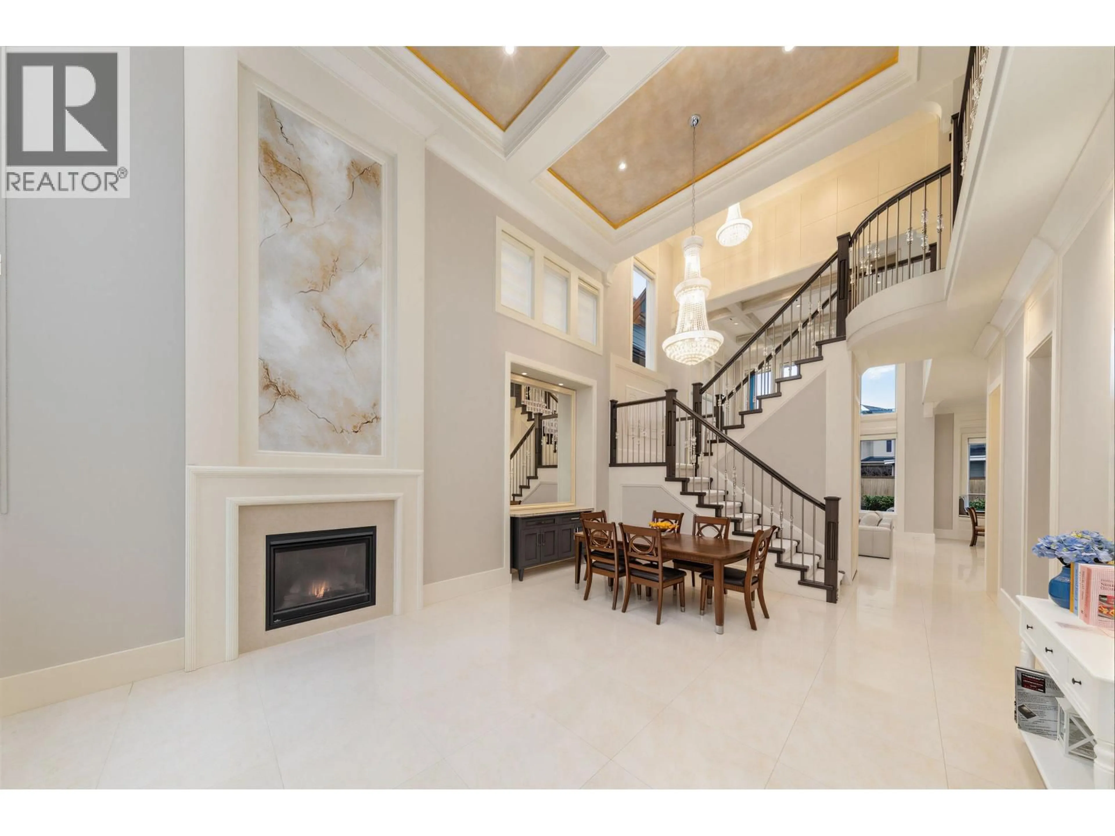 Indoor foyer for 3800 BLUNDELL ROAD, Richmond British Columbia V7C1G4