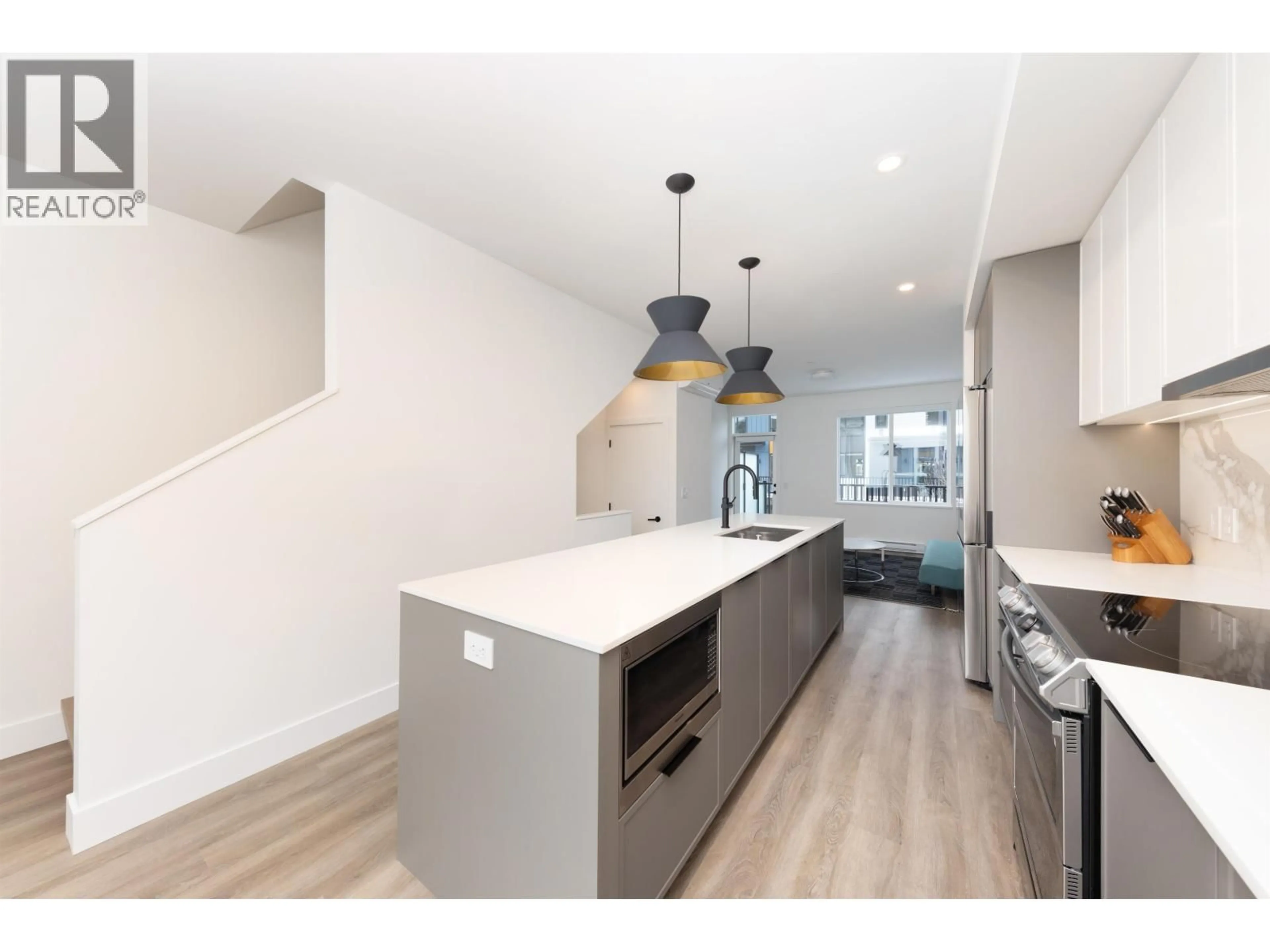 Open concept kitchen, unknown for 38084 HELM WAY, Squamish British Columbia V8B1E6