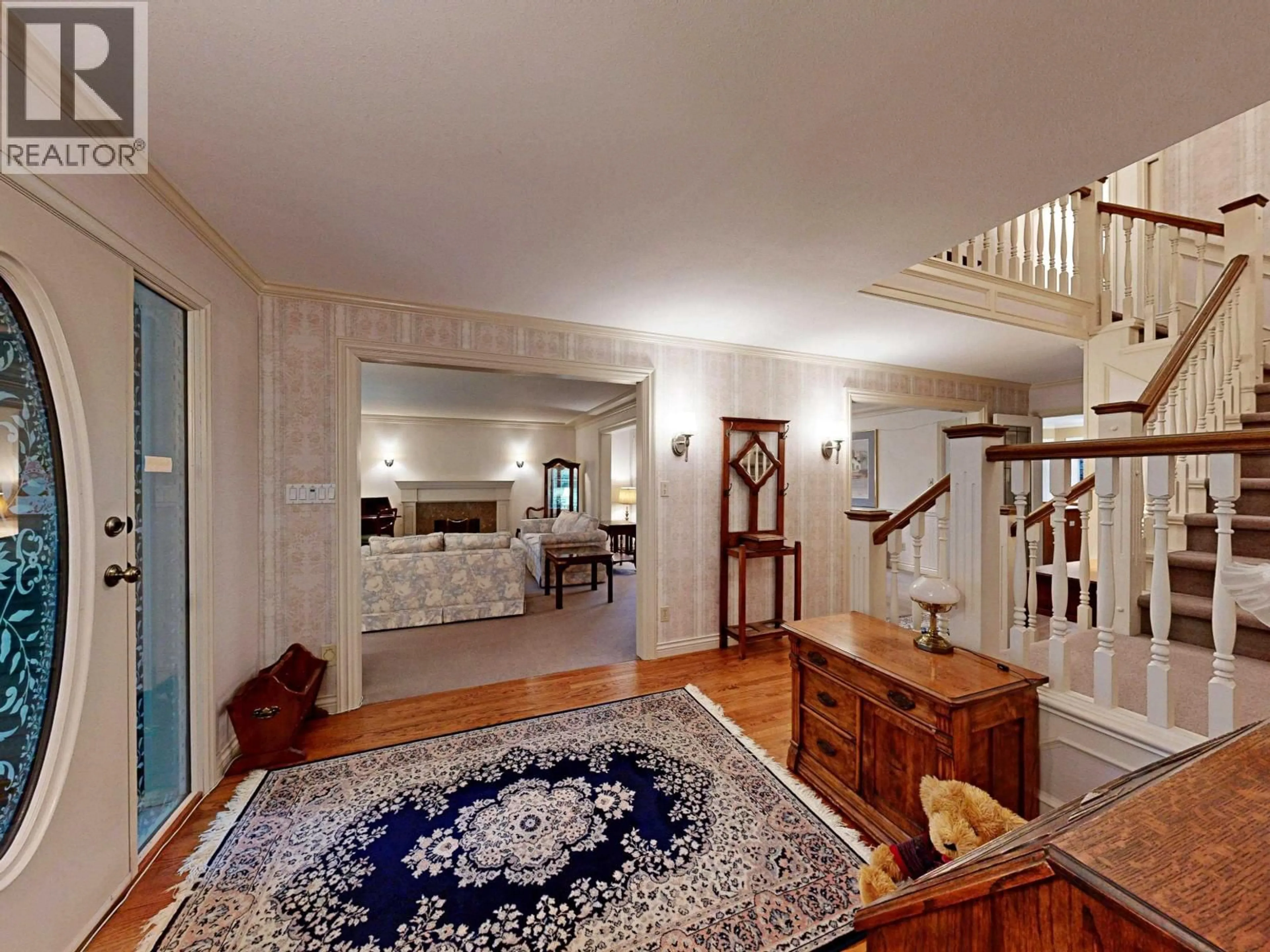 Indoor foyer for 9480 WHITEOAK GATE, Richmond British Columbia V7E6A6