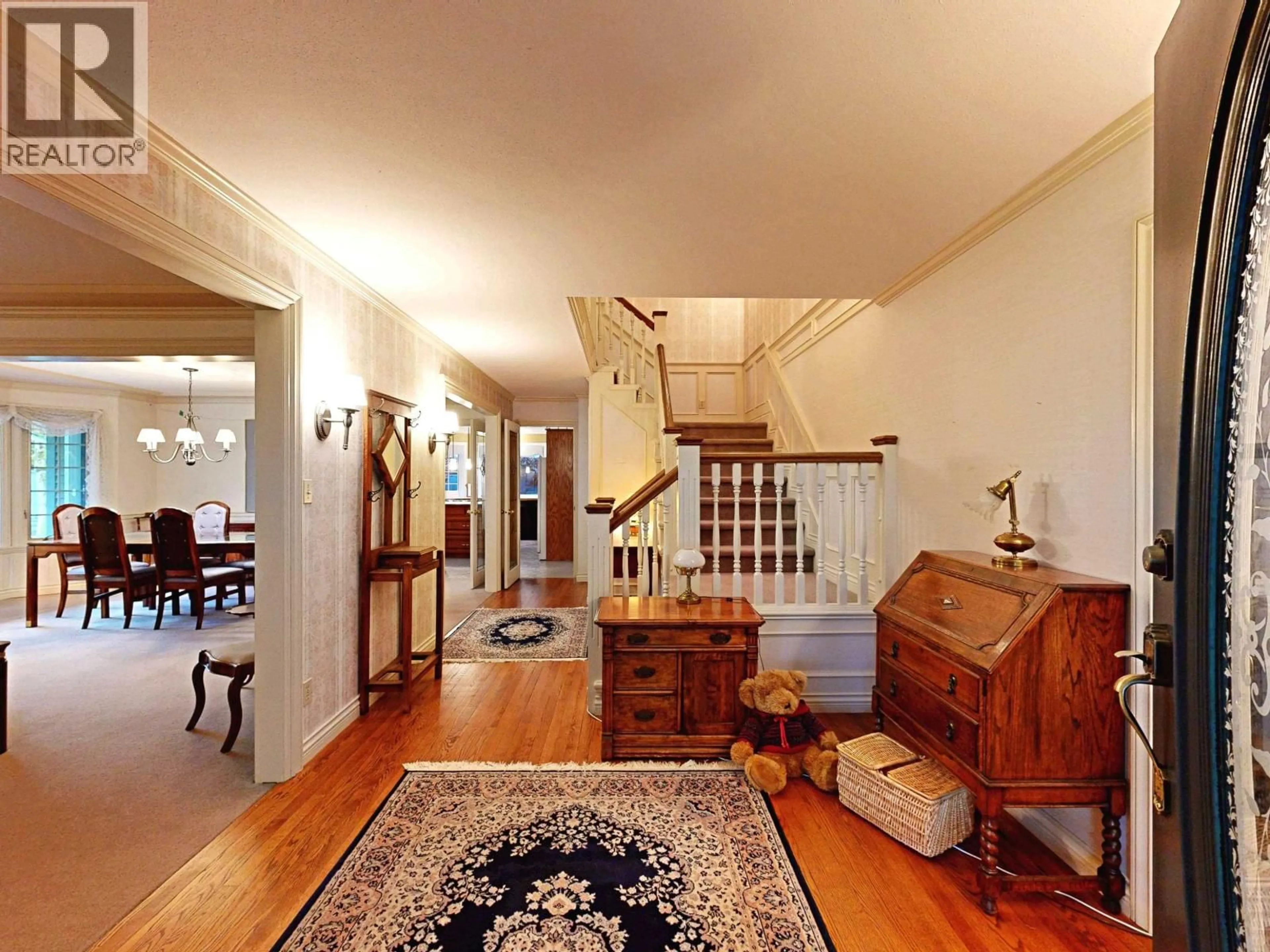 Indoor foyer for 9480 WHITEOAK GATE, Richmond British Columbia V7E6A6