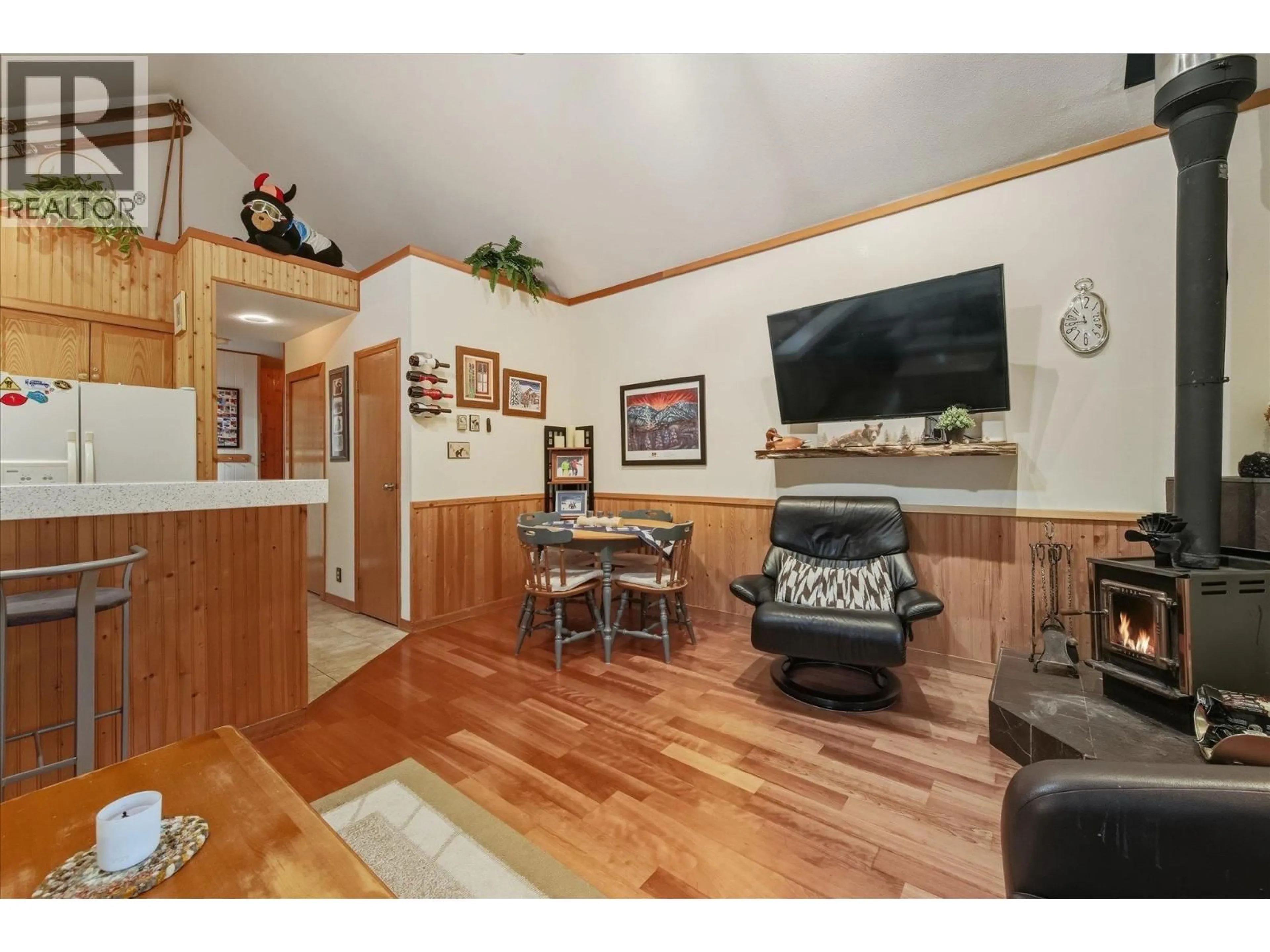 Unknown for 202 - 3050 HILLCREST DRIVE, Whistler British Columbia V8E0T8