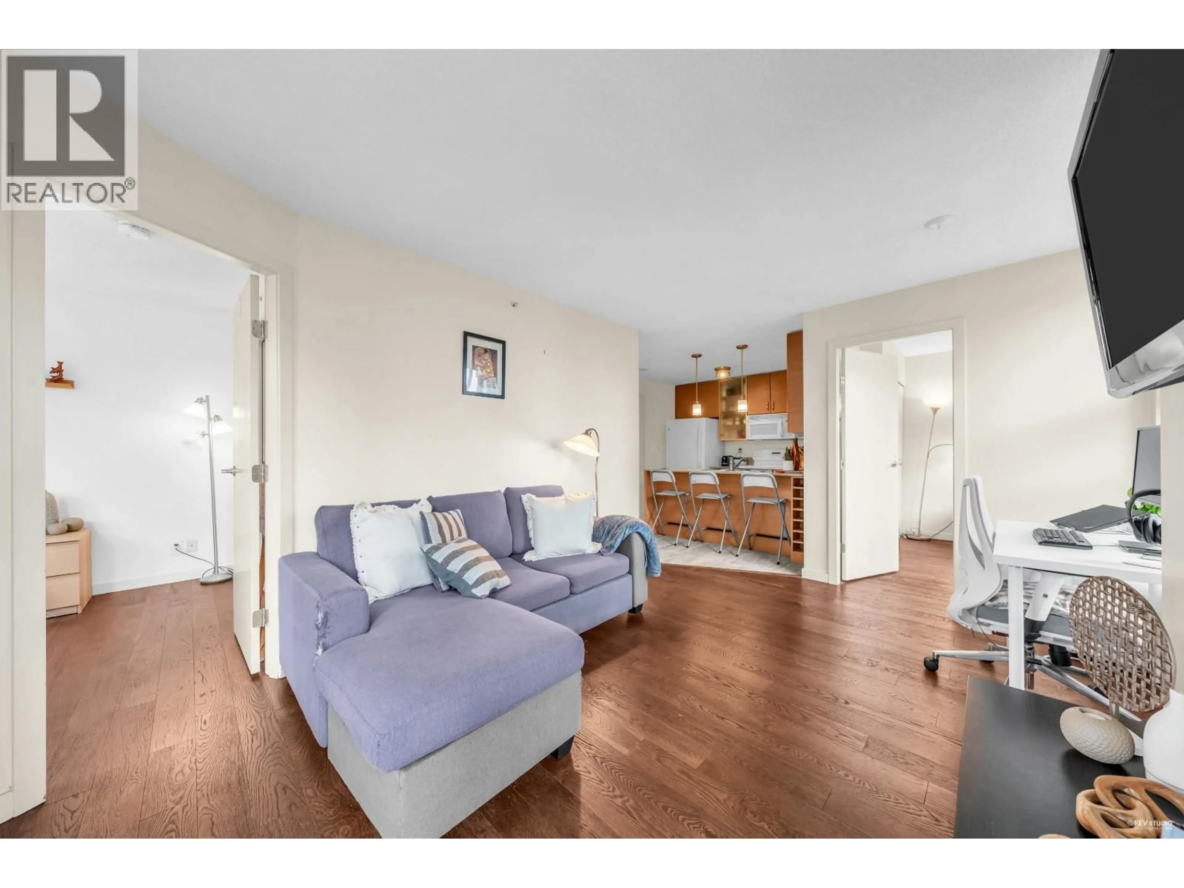 Living room with furniture, wood/laminate floor for 1001 - 928 HOMER STREET, Vancouver British Columbia V6B1T7