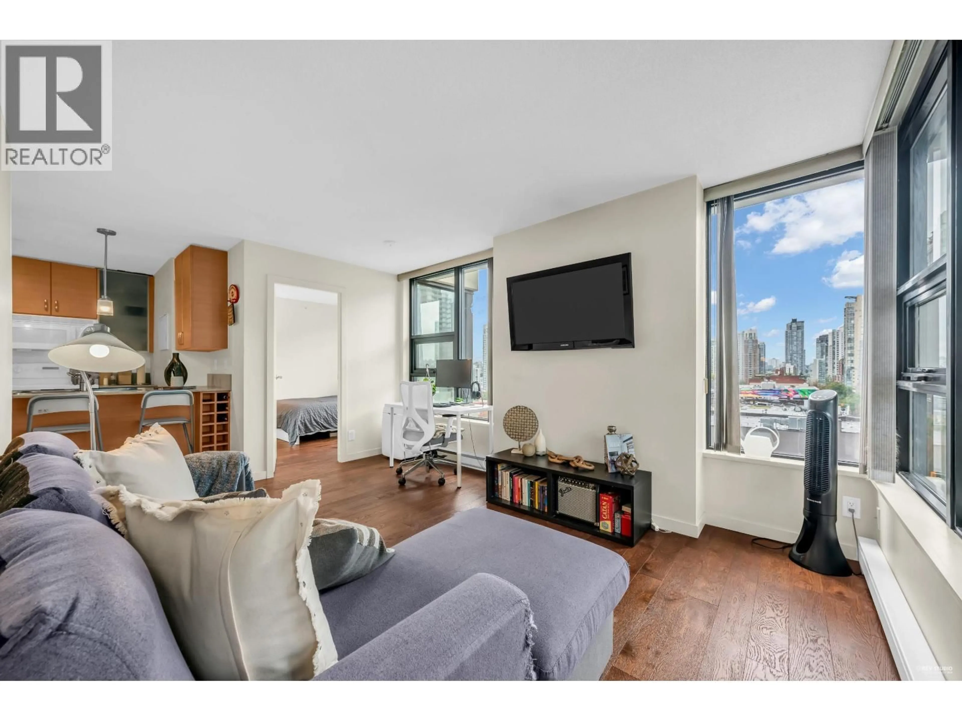 Living room with furniture, unknown for 1001 - 928 HOMER STREET, Vancouver British Columbia V6B1T7