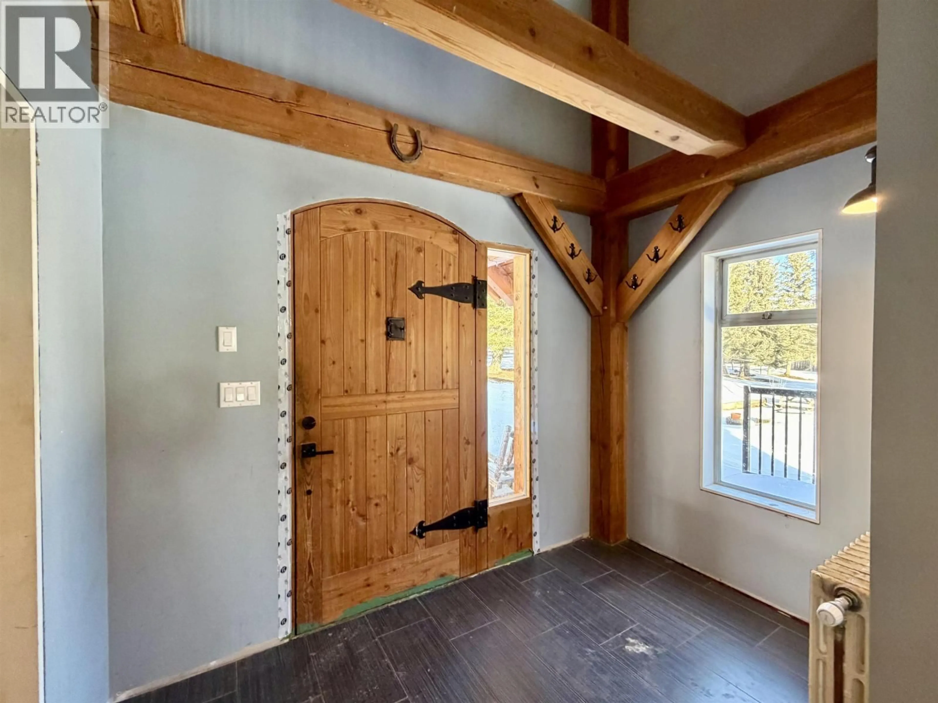 Indoor entryway for 6995 COLGAN ROAD, 100 Mile House British Columbia V0K1X1