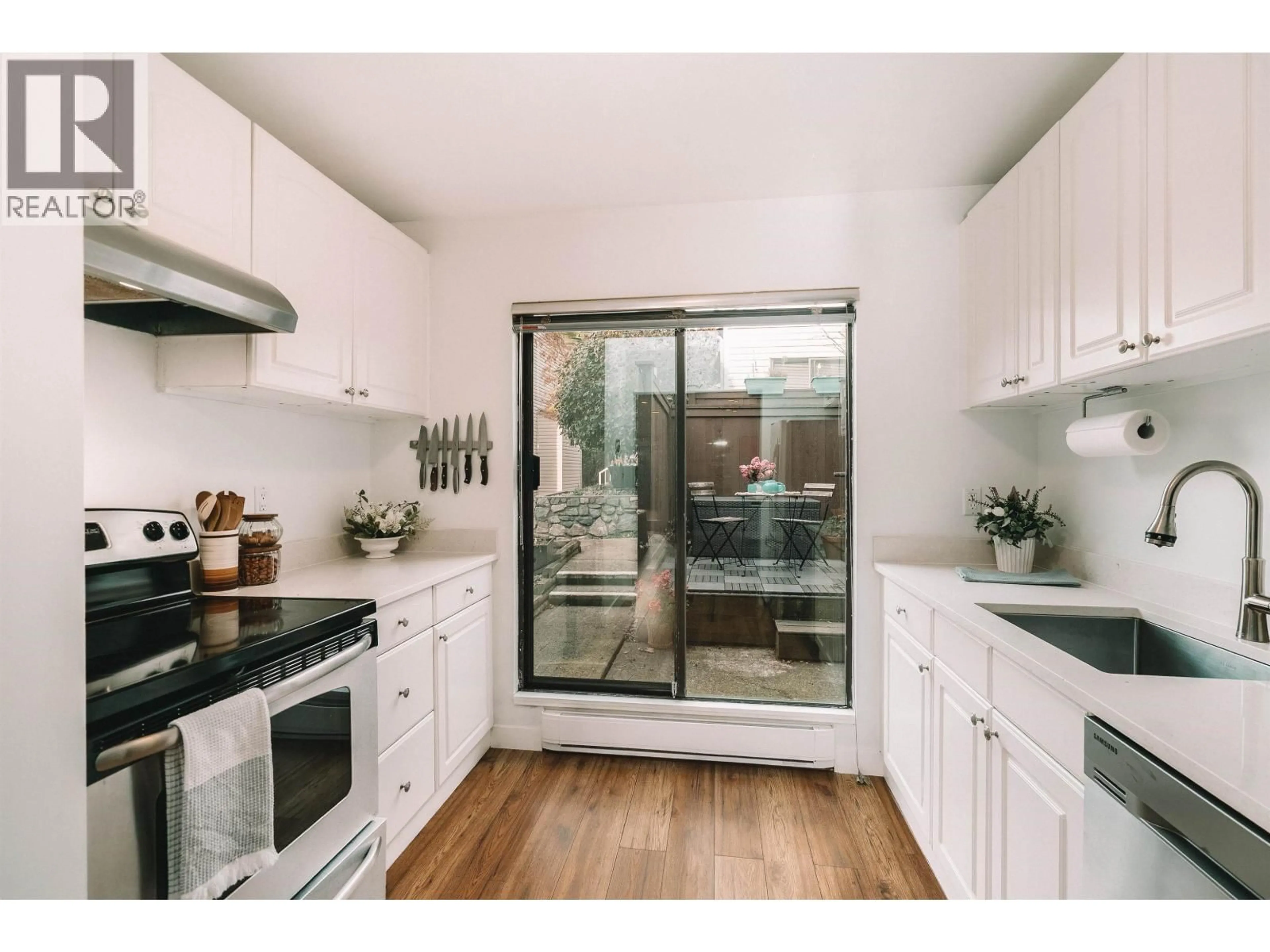 Open concept kitchen, unknown for 19 - 230 14TH STREET, North Vancouver British Columbia V7M1P3