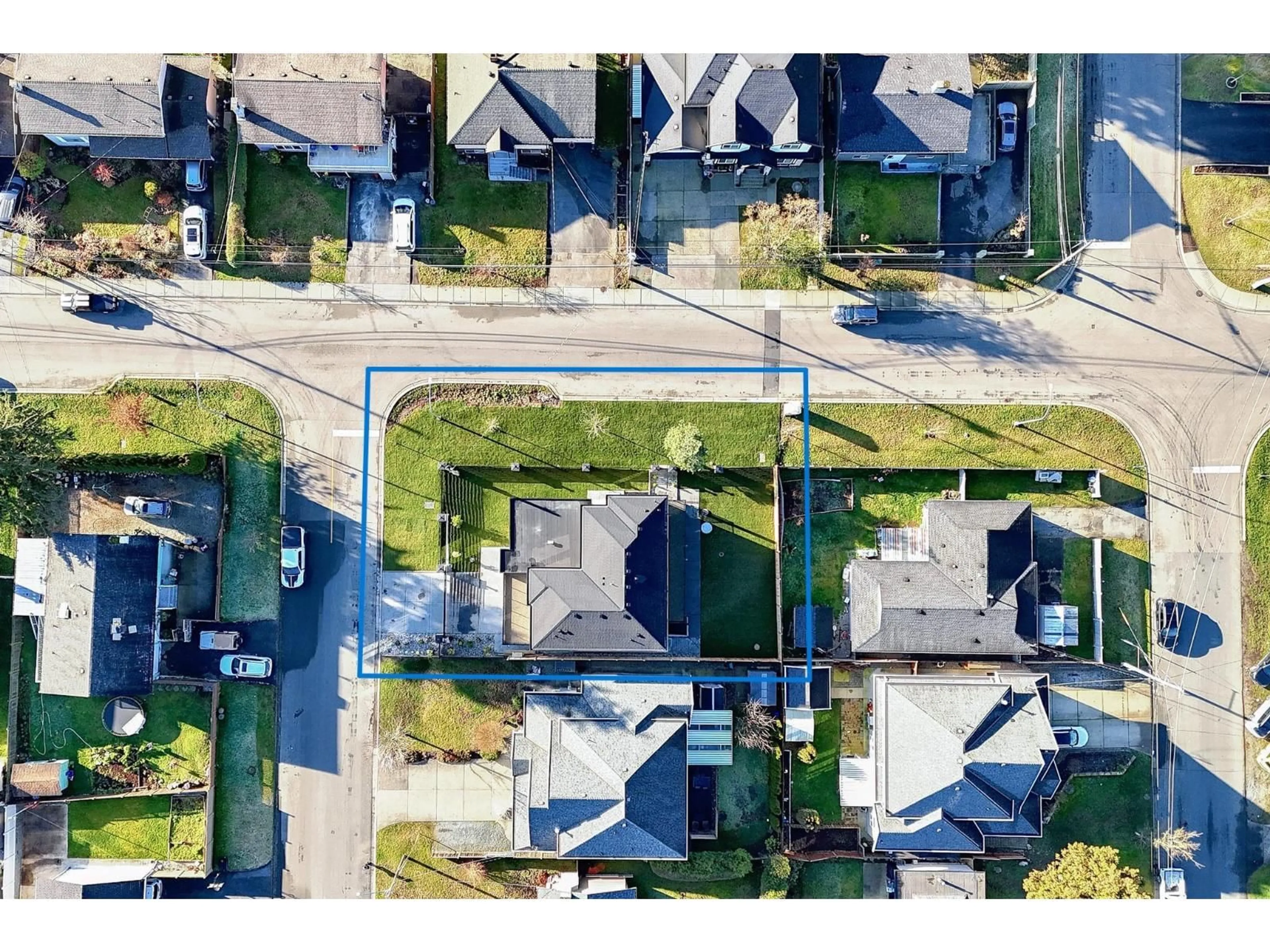 A pic from outside/outdoor area/front of a property/back of a property/a pic from drone, street for 9524 118 STREET STREET, Delta British Columbia V4C6J5
