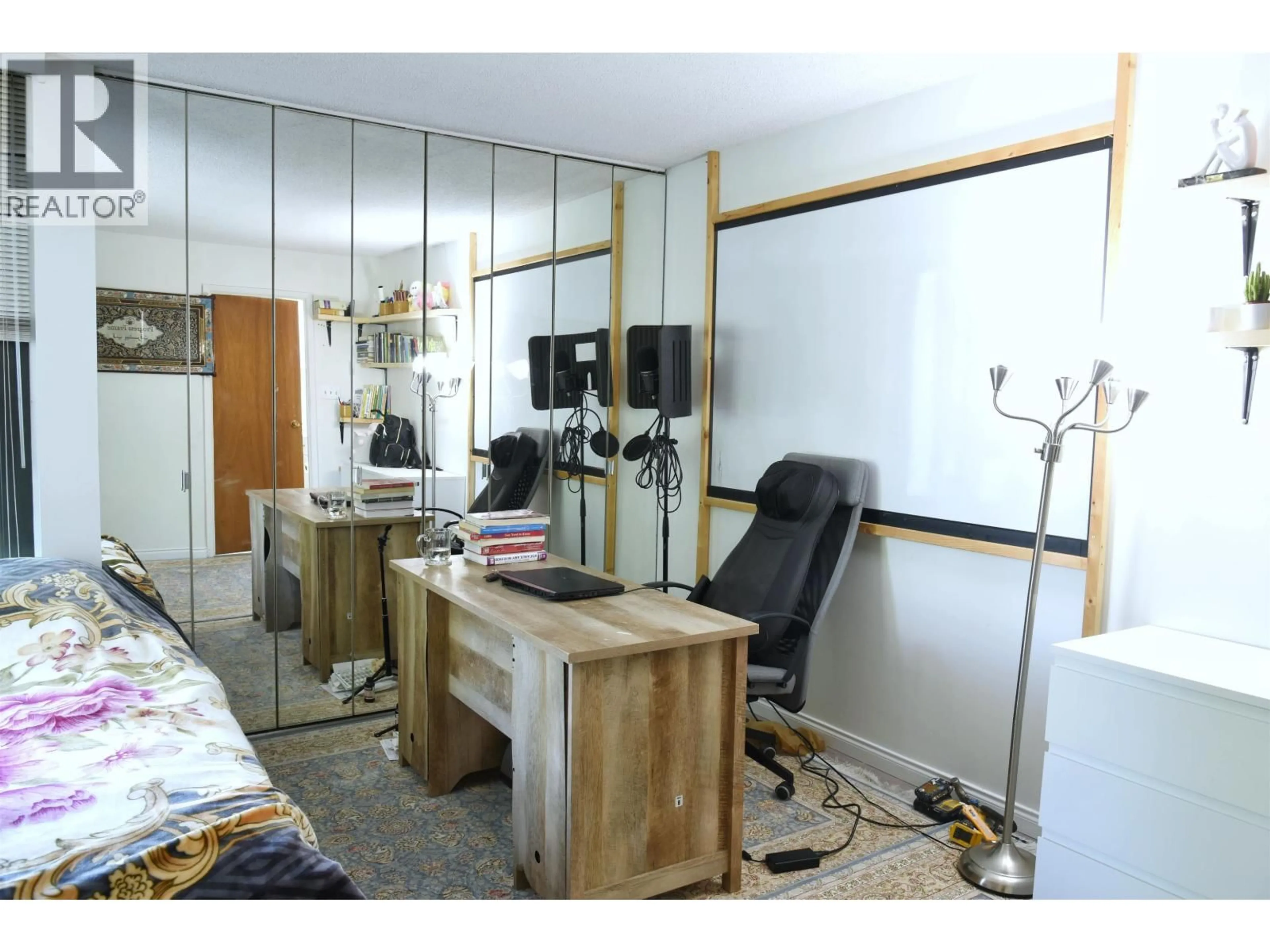 A pic of a room for 204 - 6455 WILLINGDON AVENUE, Burnaby British Columbia V5H4E4